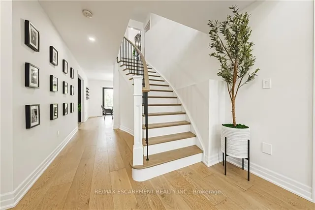 Additional property image - 14 Dolphin Pl