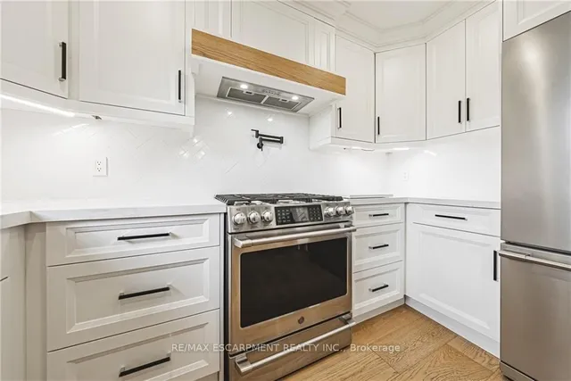 Additional property image - 14 Dolphin Pl