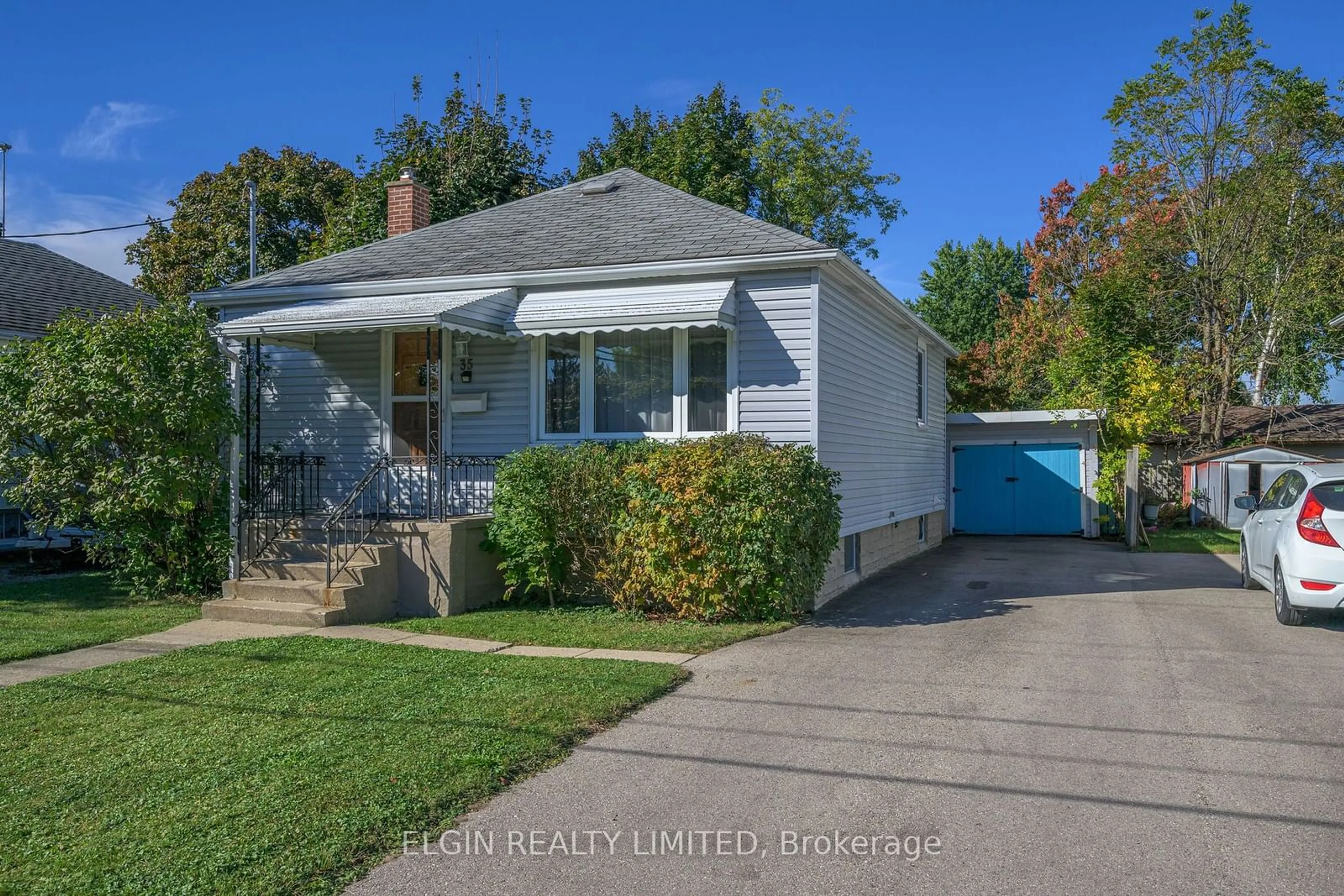 Frontside or backside of a home, the street view for 35 First Ave, St. Thomas Ontario N5R 4M7