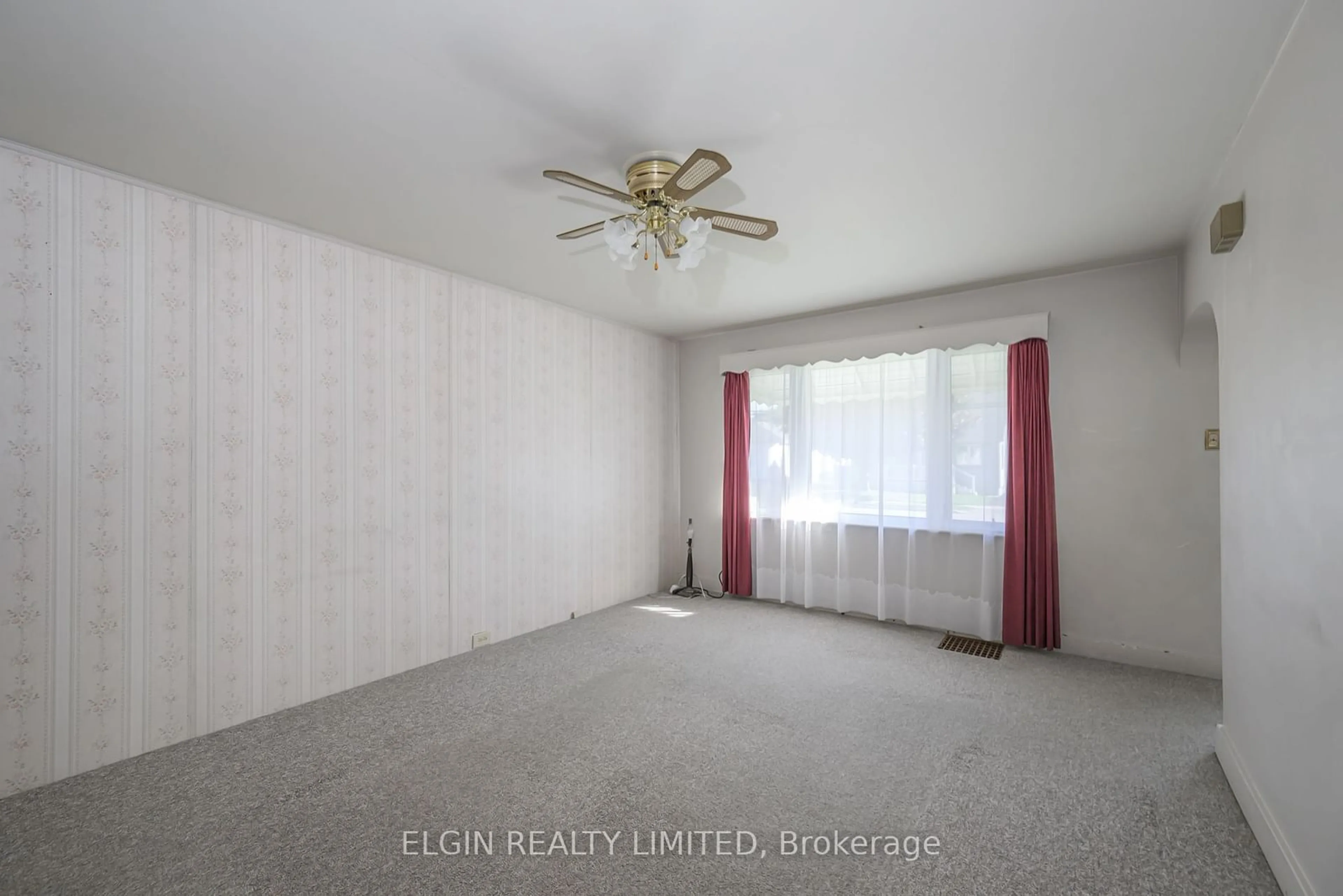 A pic of a room, unknown floor for 35 First Ave, St. Thomas Ontario N5R 4M7