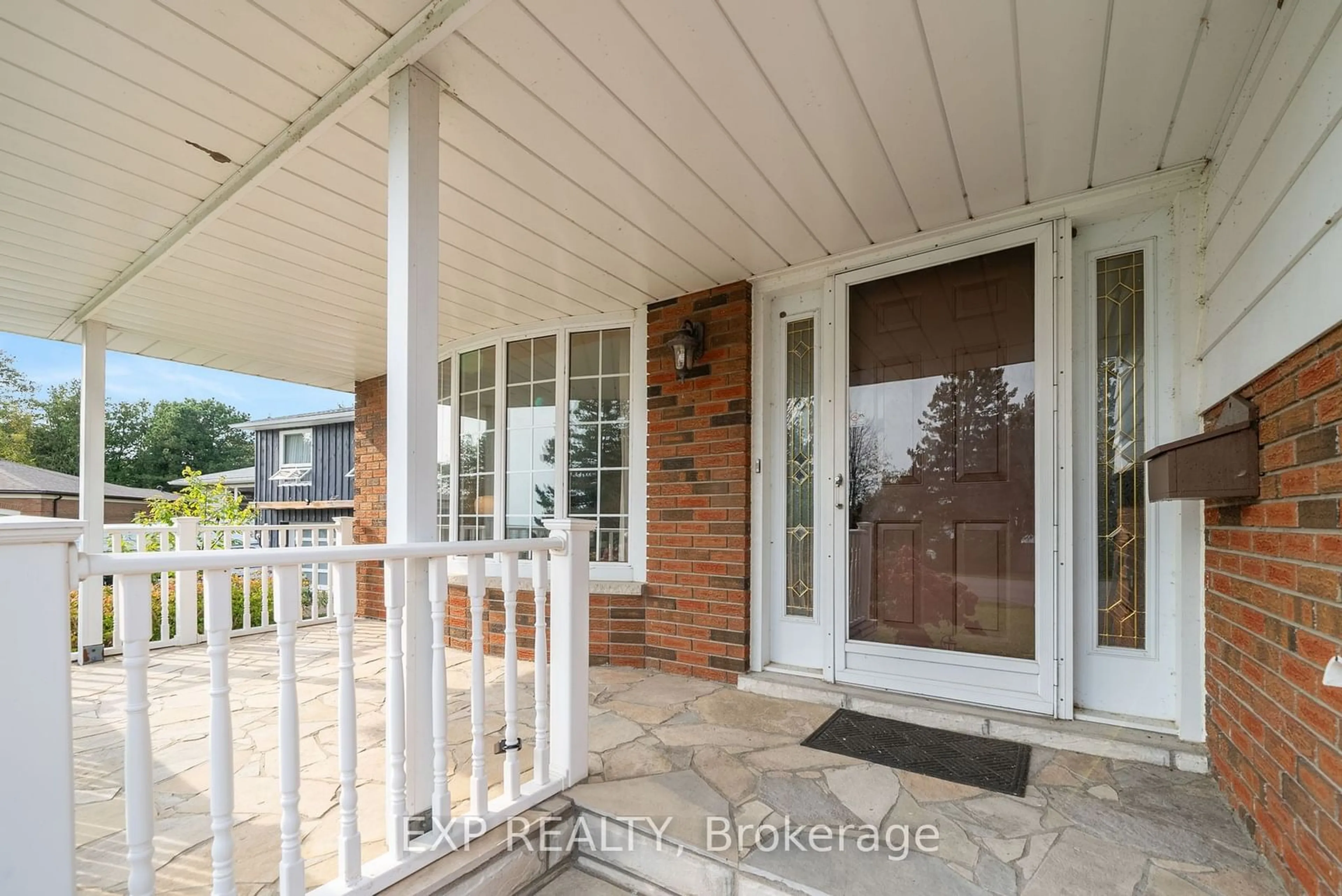 Indoor entryway, wood floors for 20 Pebble Beach Dr, Cobourg Ontario K9A 2C5