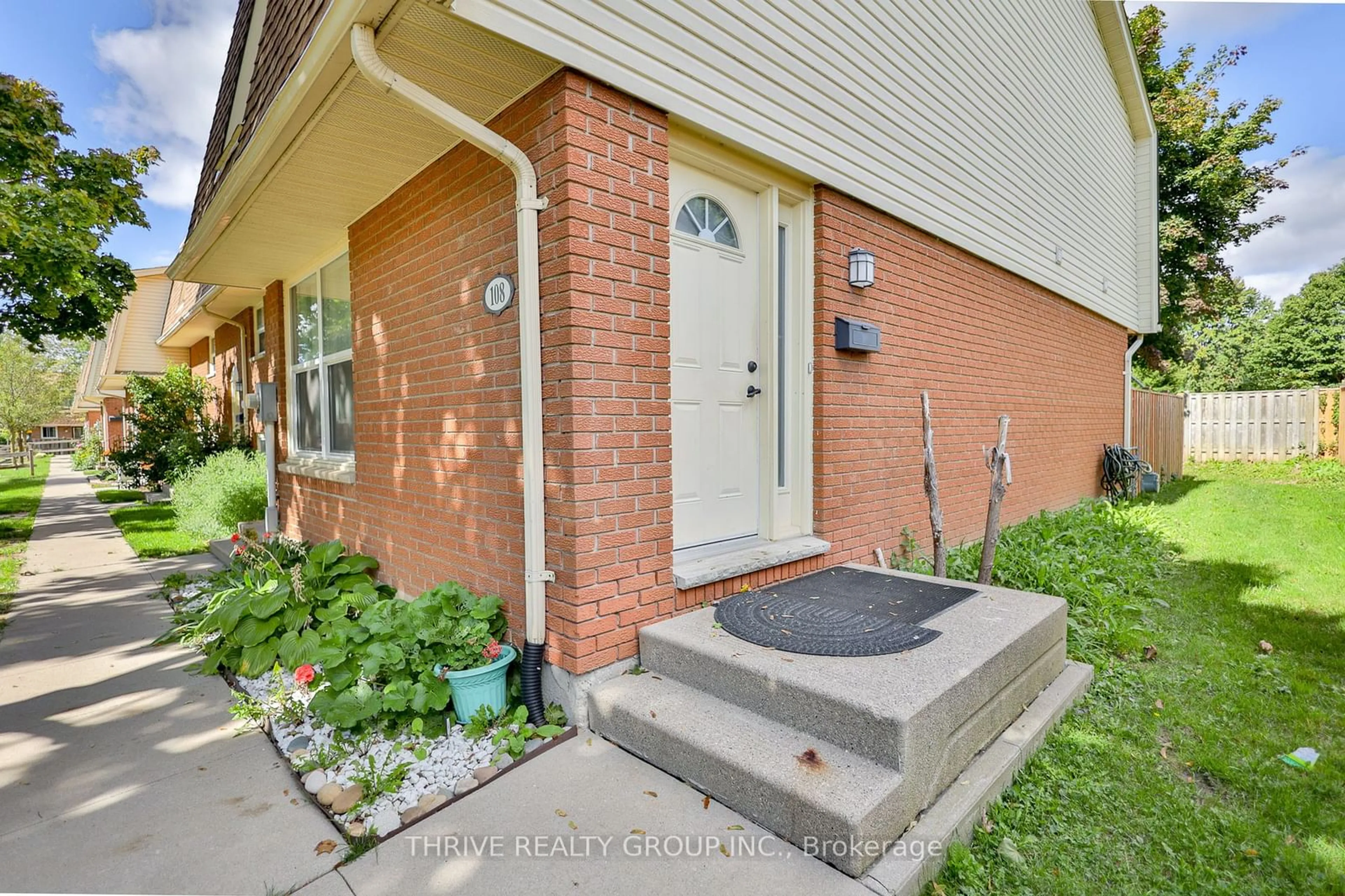 Home with brick exterior material for 92 Stroud Cres #108, London Ontario N6E 1Y8