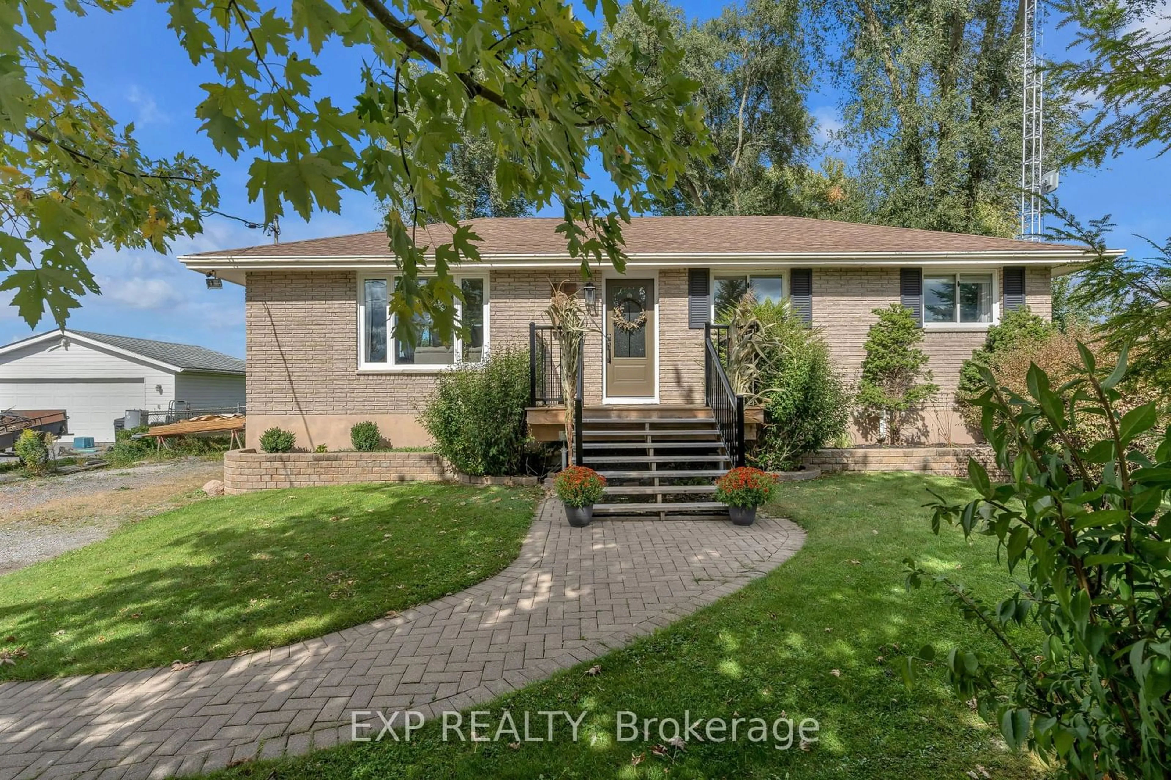 Frontside or backside of a home for 1049 Airport Pkwy, Belleville Ontario K8N 4Z6