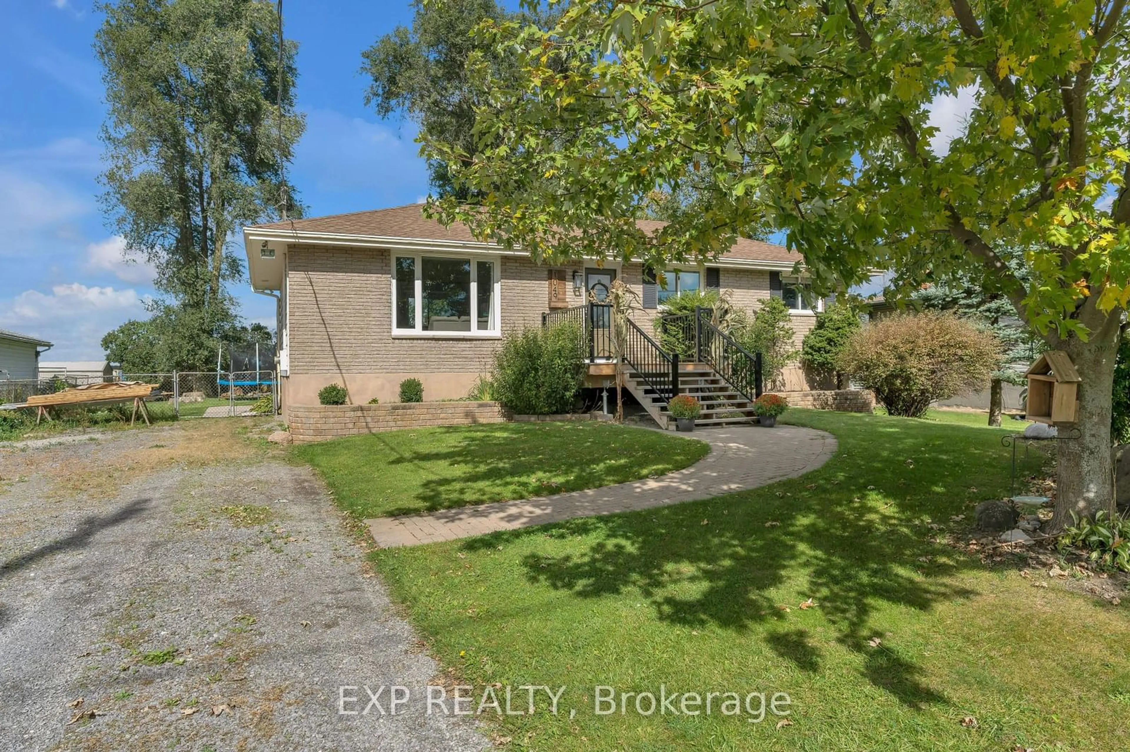 Frontside or backside of a home for 1049 Airport Pkwy, Belleville Ontario K8N 4Z6