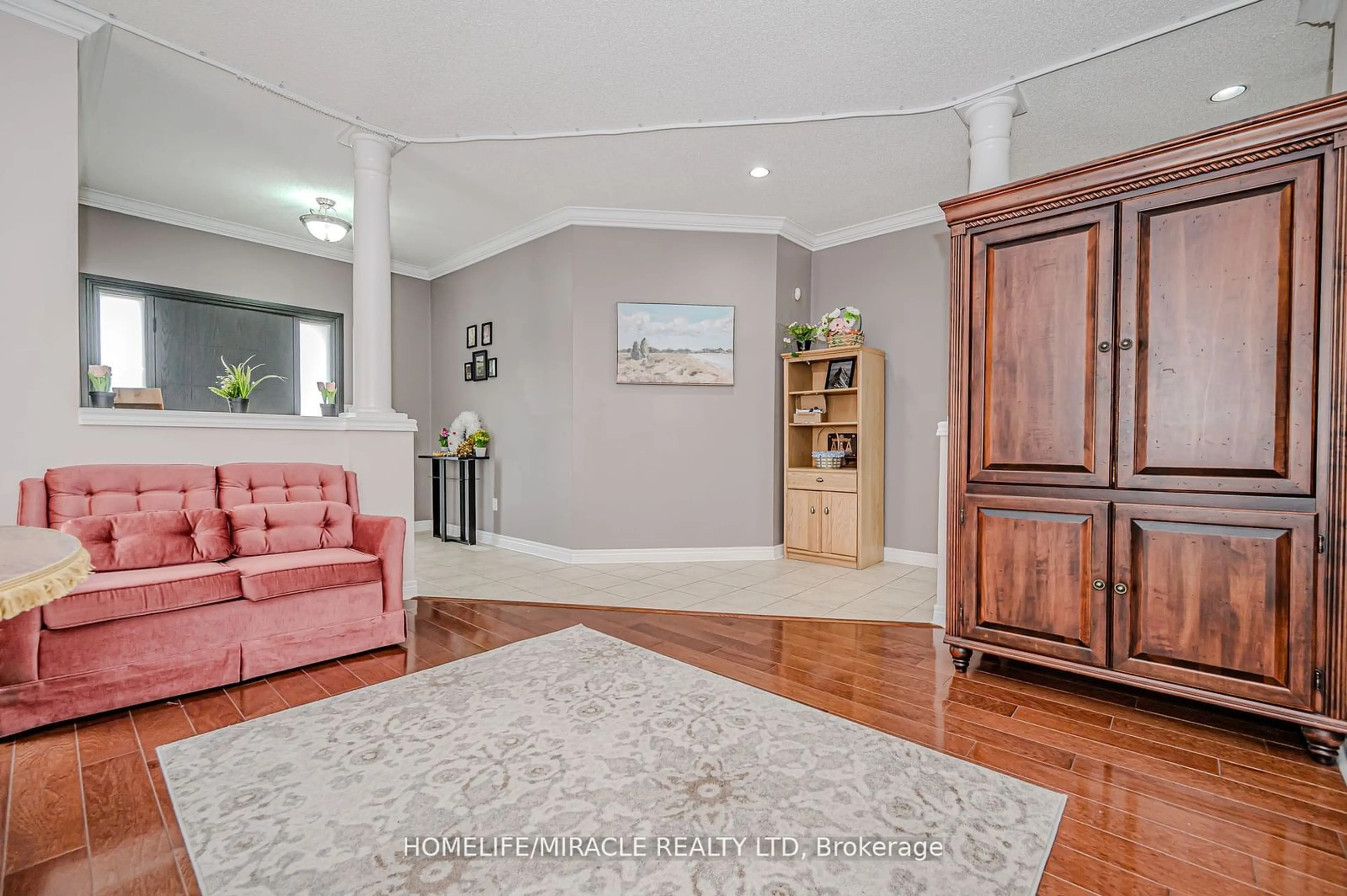 Living room, wood floors for 80 Meadowbank Dr, Hamilton Ontario L9B 2Y1