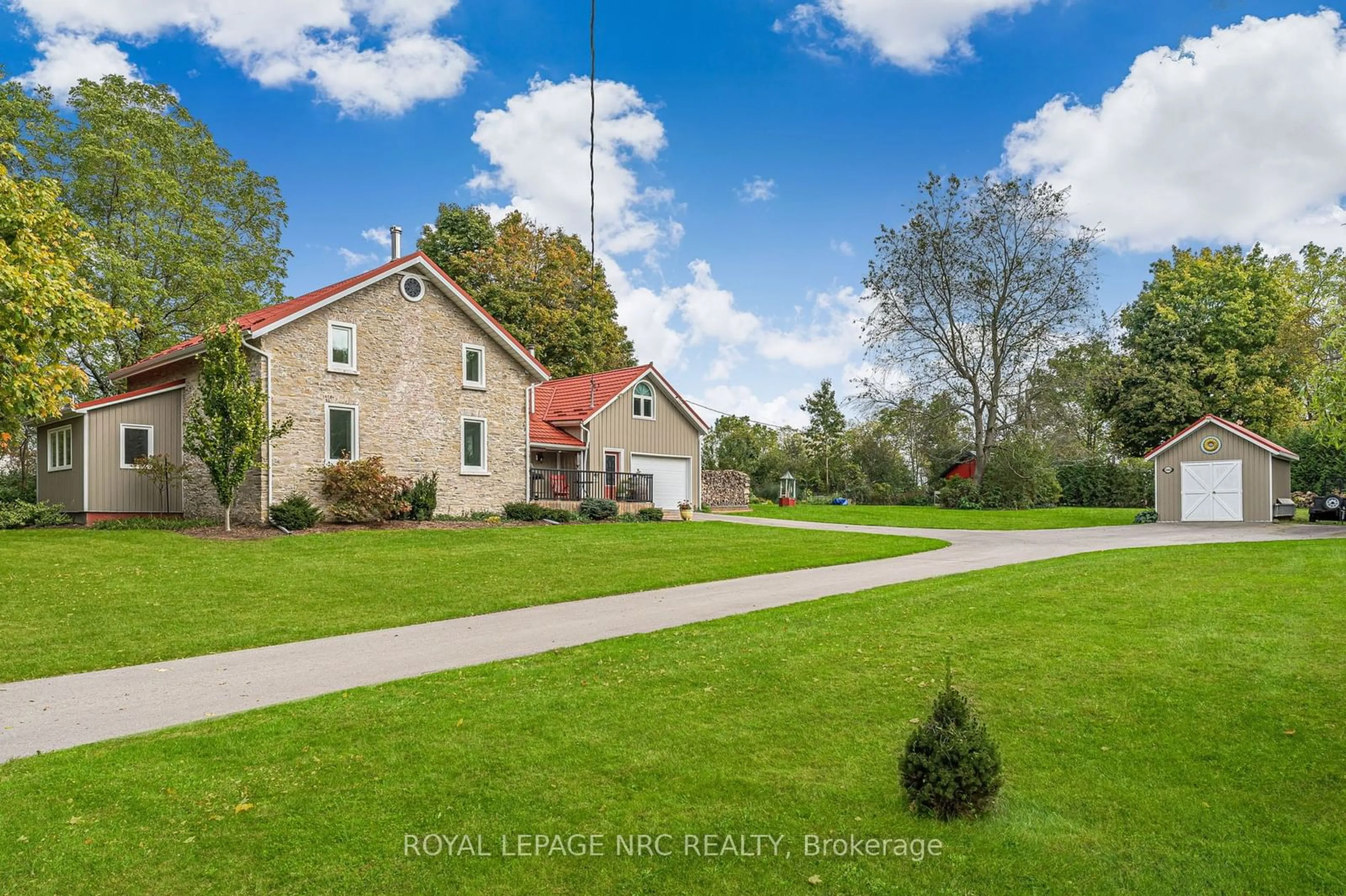 A pic from outside/outdoor area/front of a property/back of a property/a pic from drone, street for 1562 Ridge Rd, Fort Erie Ontario L0S 1N0