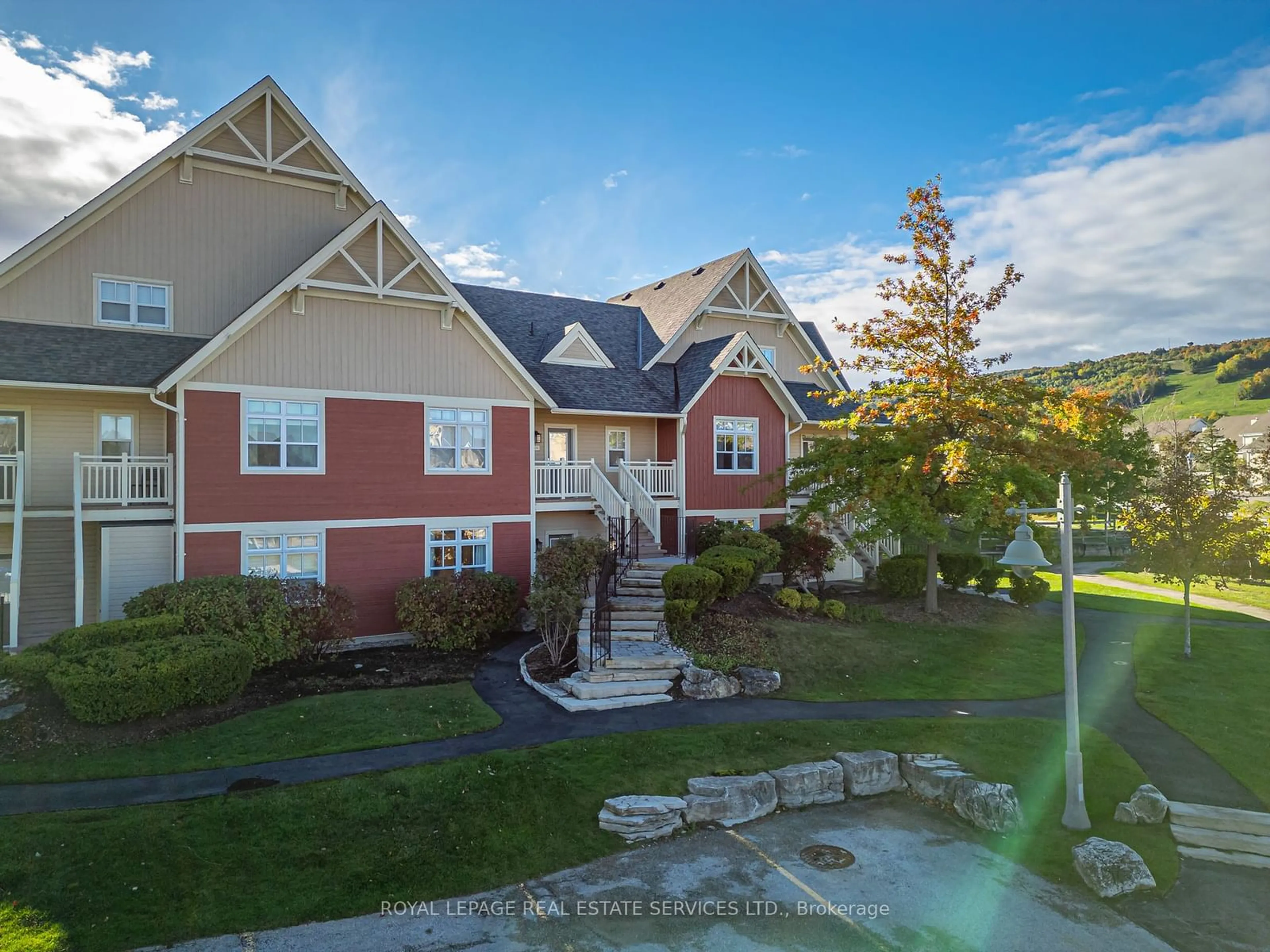 A pic from exterior of the house or condo, the front or back of building for 125 Fairway Crt #120, Blue Mountains Ontario L9Y 0P8