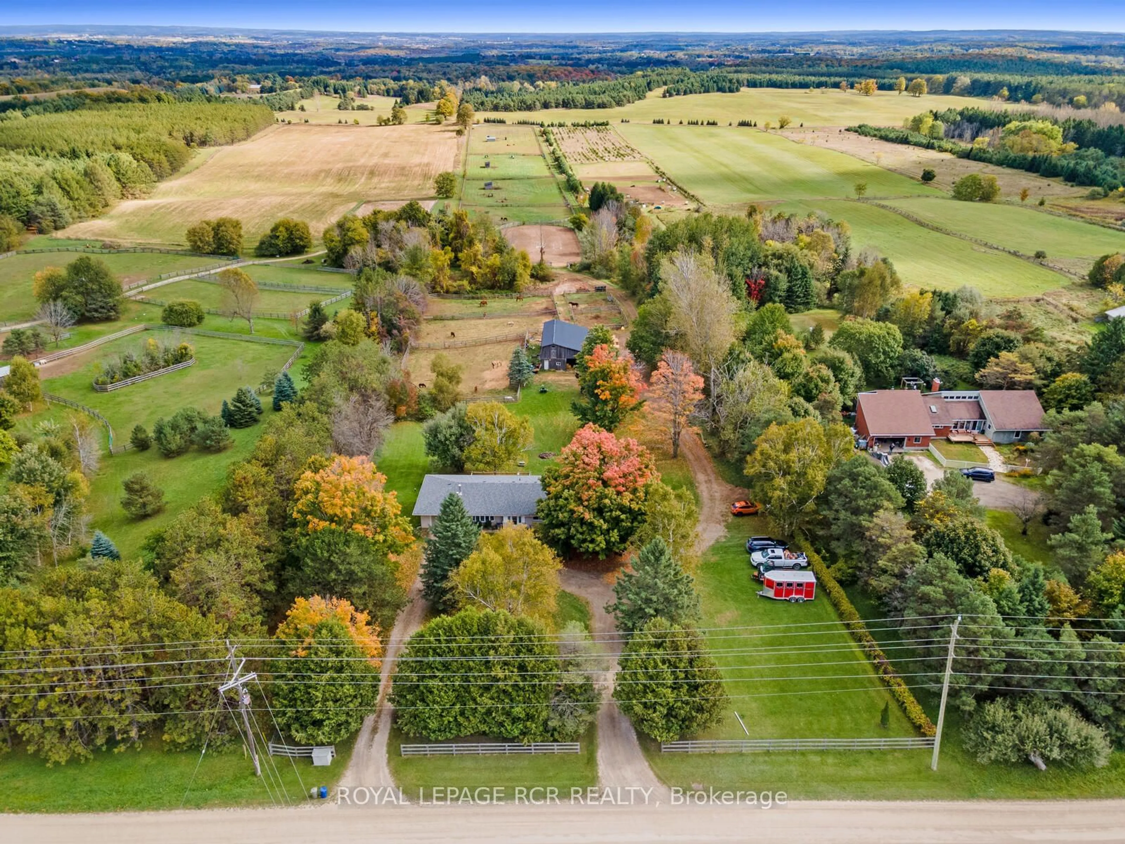 A pic from outside/outdoor area/front of a property/back of a property/a pic from drone, unknown for 953371 7th Line, Mono Ontario L9W 6E8