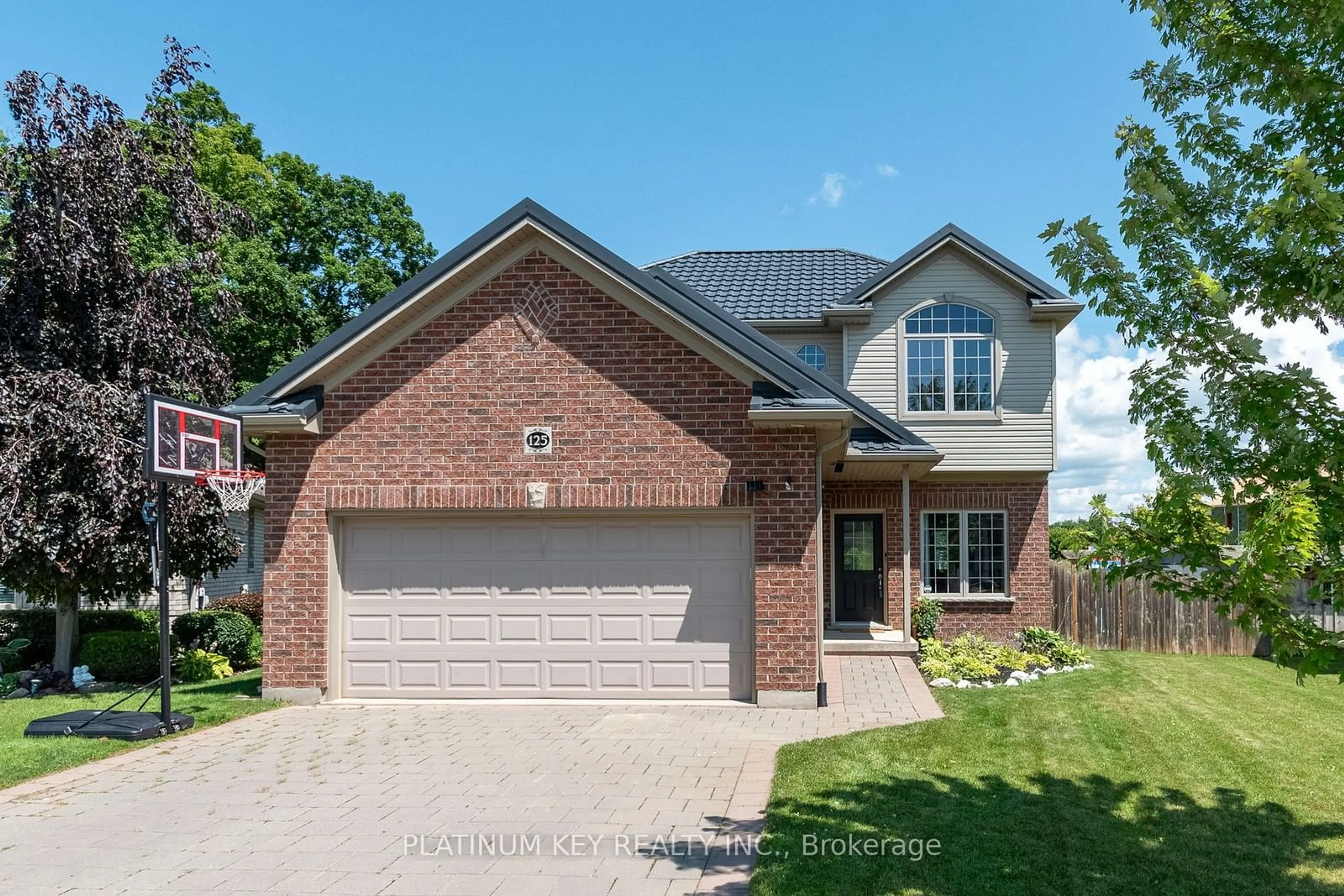 Home with brick exterior material for 125 Deborah Dr, Strathroy-Caradoc Ontario N7G 4E2