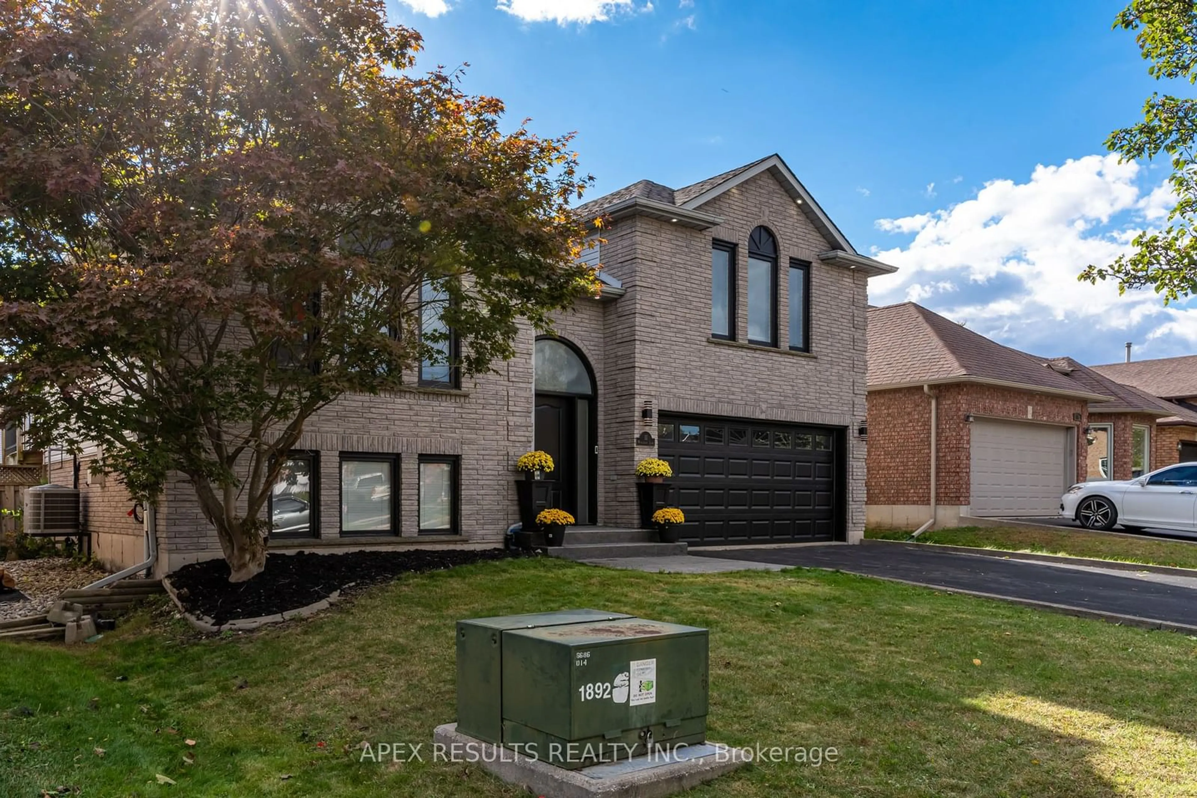 Home with brick exterior material for 11 Maplecrest Lane, Brantford Ontario N3R 7V1