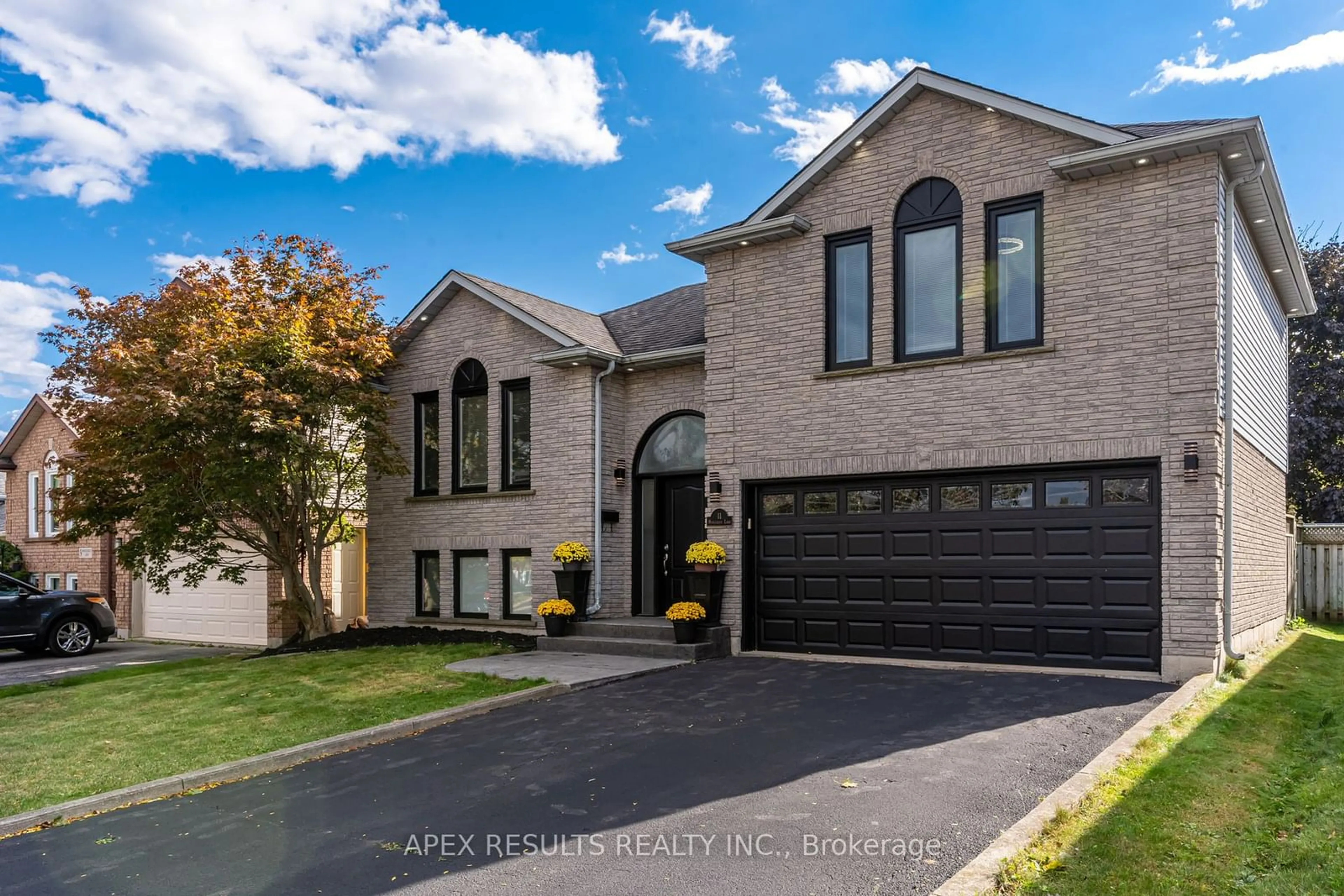 Home with brick exterior material for 11 Maplecrest Lane, Brantford Ontario N3R 7V1