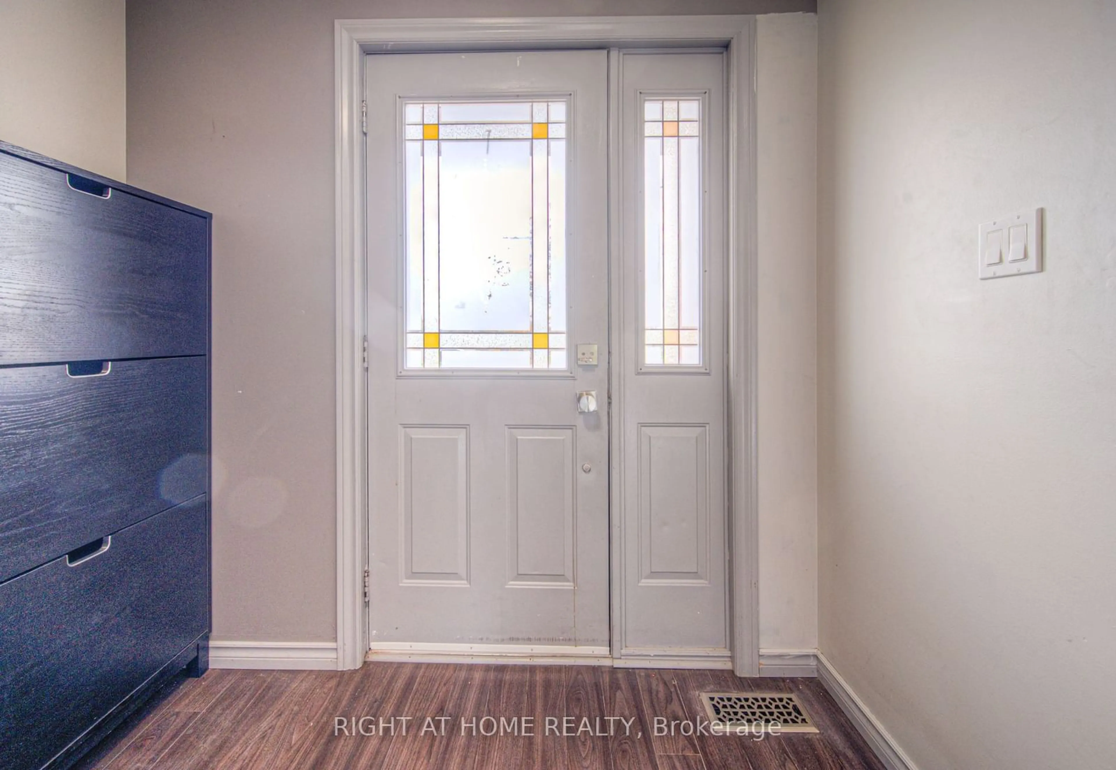 Indoor entryway for 119 Wendy Crt, Cambridge Ontario N1R 8A6