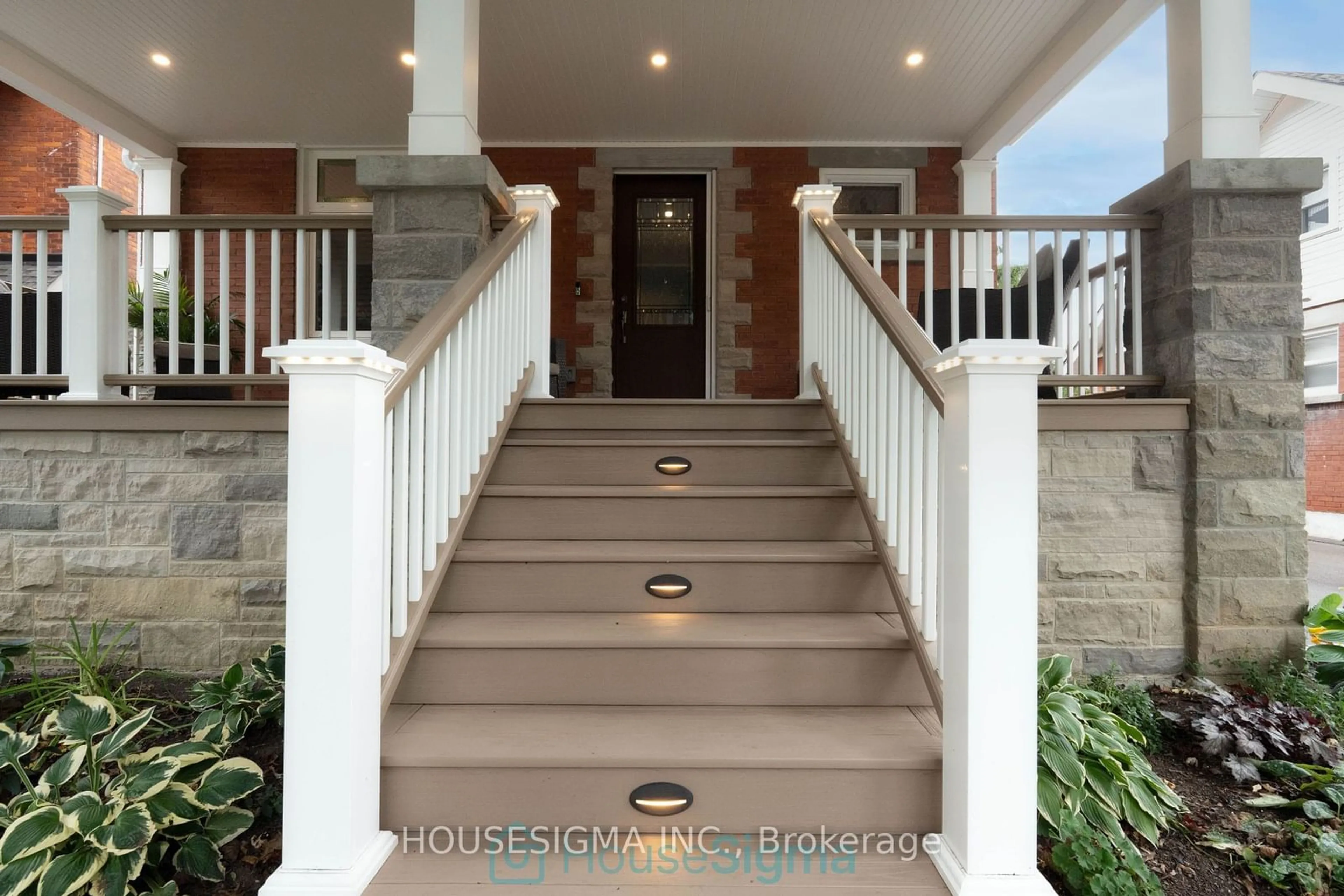 Indoor foyer, wood floors for 212 Front St, Stratford Ontario N5A 4H7