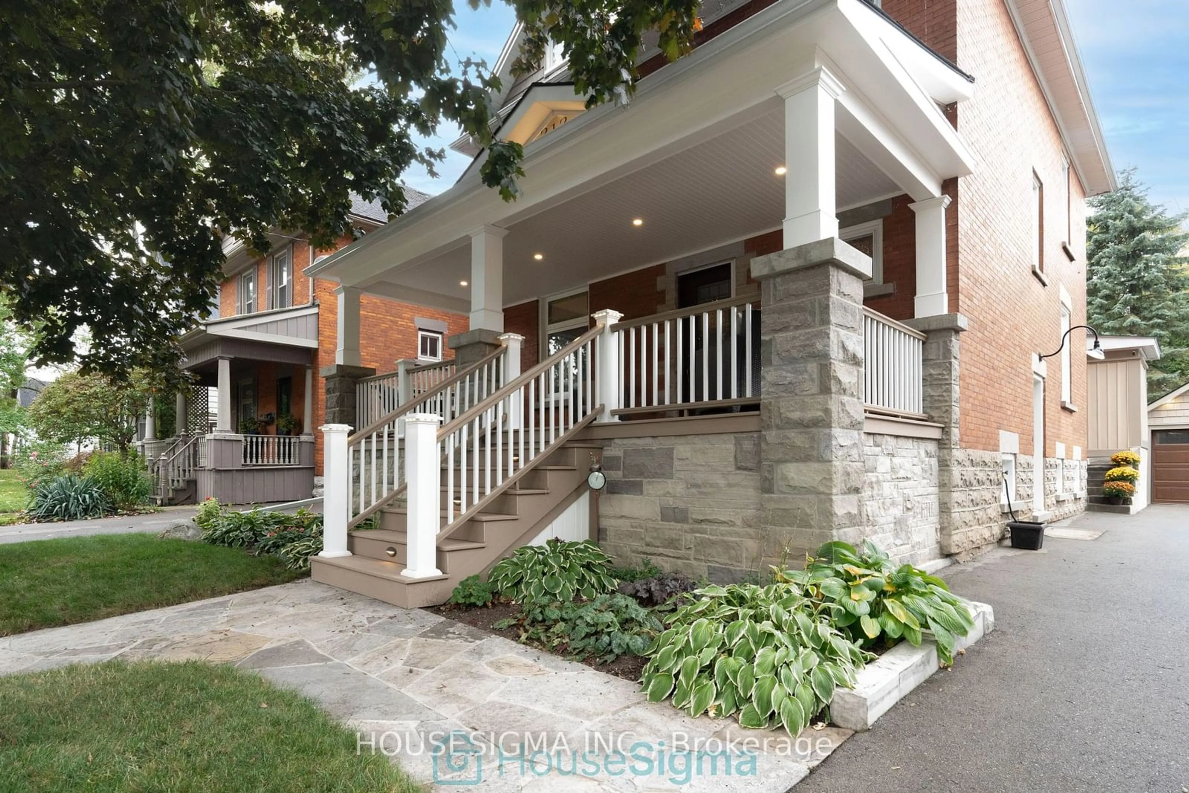 A pic from exterior of the house or condo, the street view for 212 Front St, Stratford Ontario N5A 4H7