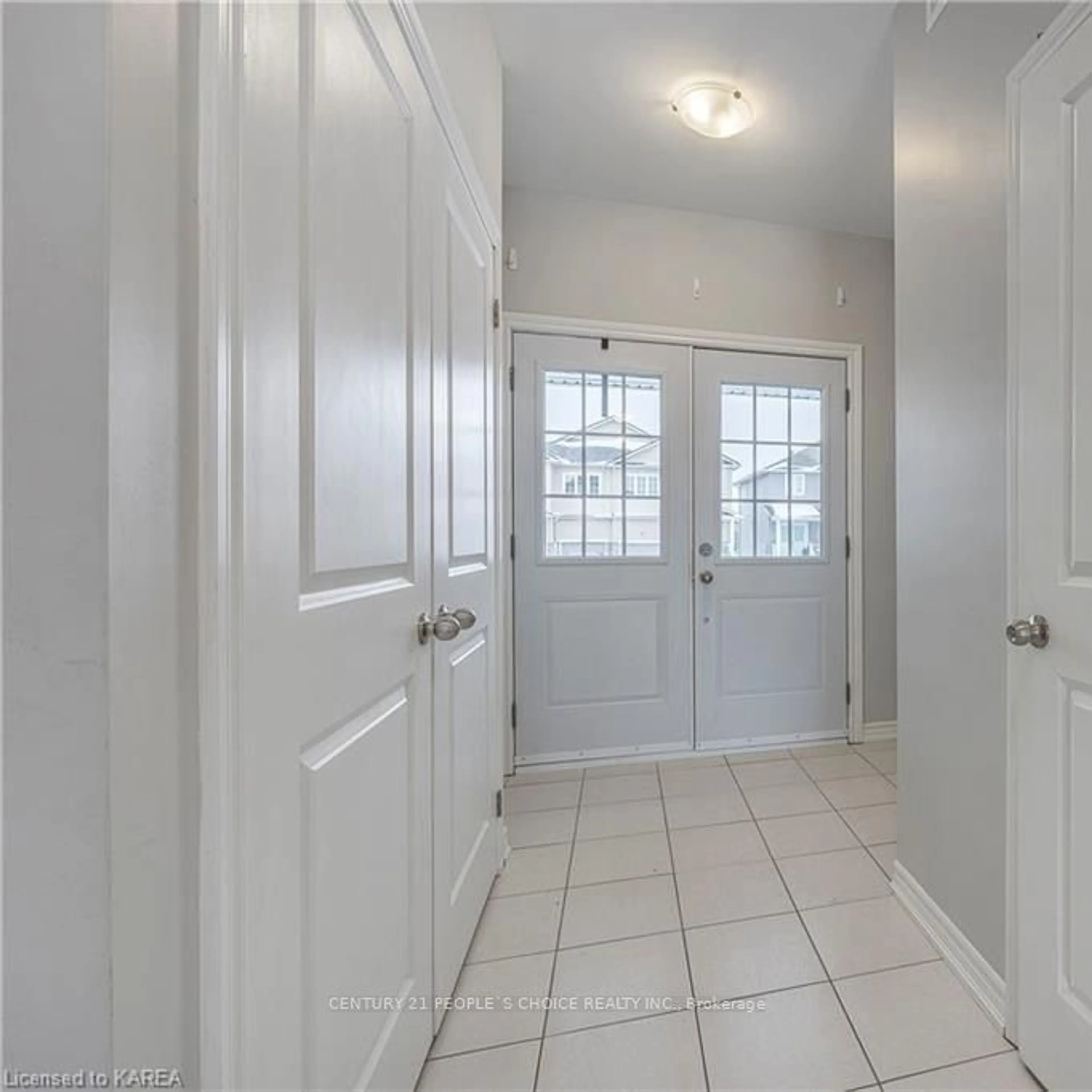 Indoor entryway, wood floors for 14 Tegan Crt, Loyalist Ontario K0H 2H0