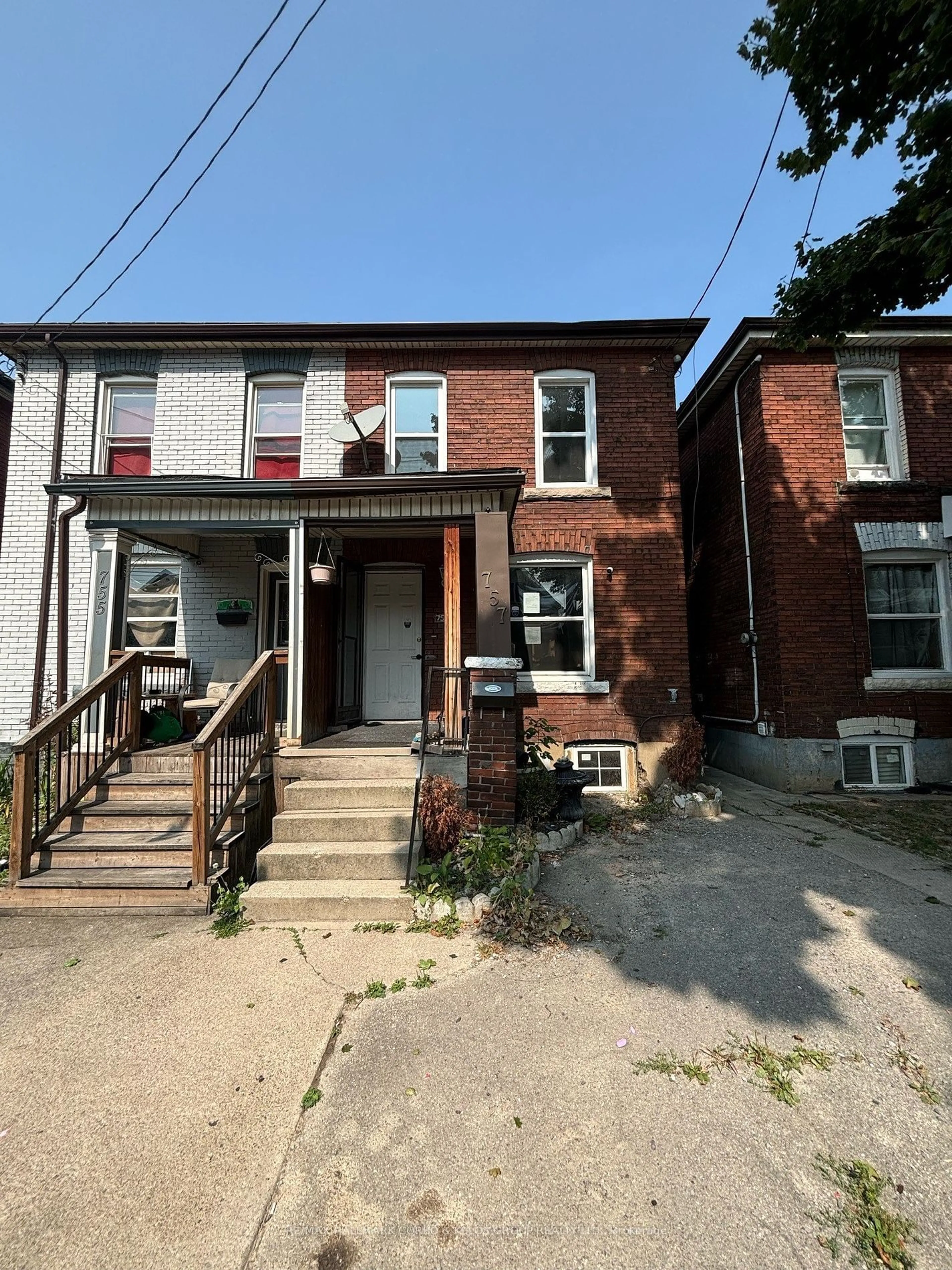 A pic from exterior of the house or condo, the street view for 757 Cannon St, Hamilton Ontario L8L 2H1