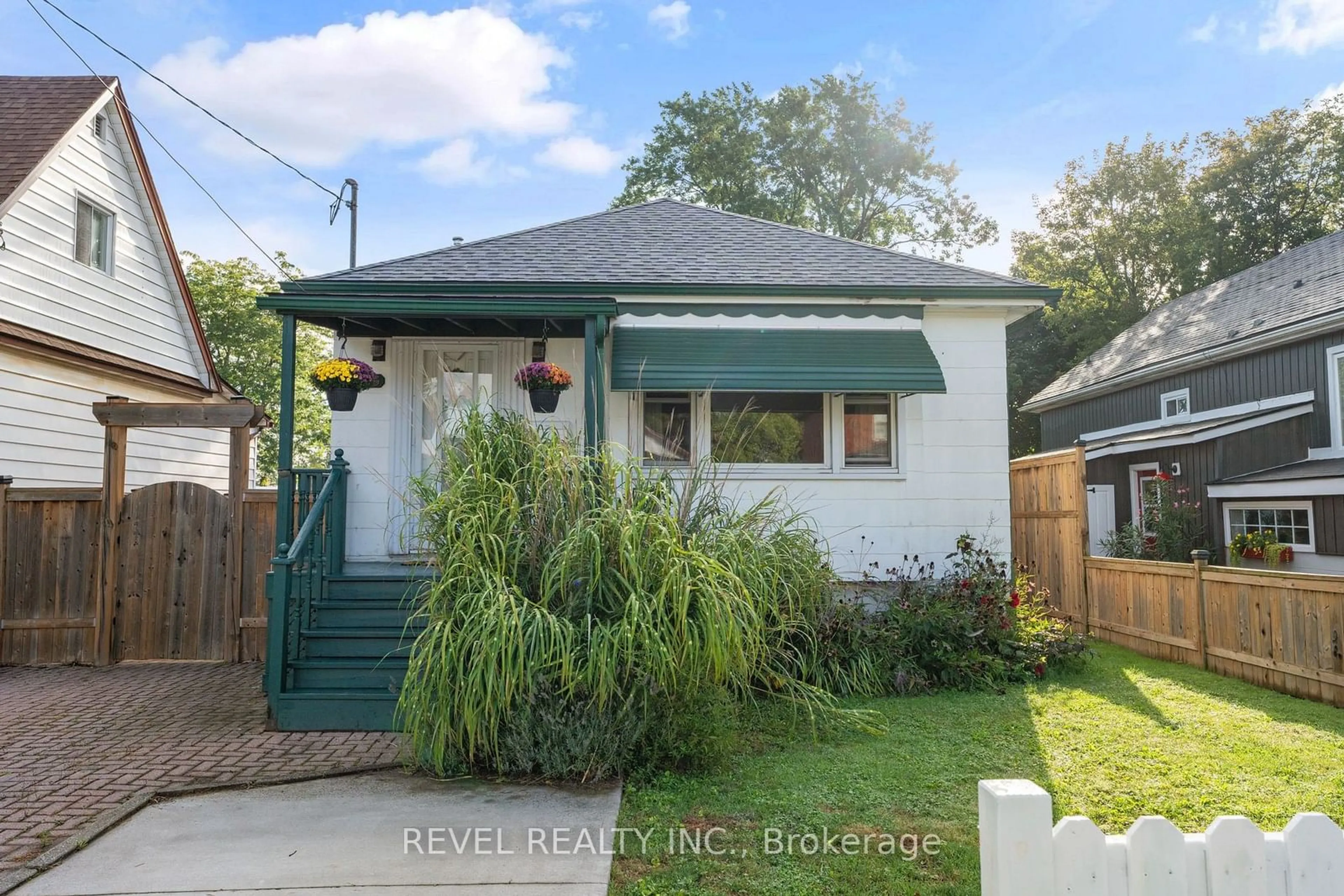 Frontside or backside of a home, cottage for 4456 Sixth Ave, Niagara Falls Ontario L2E 4T1