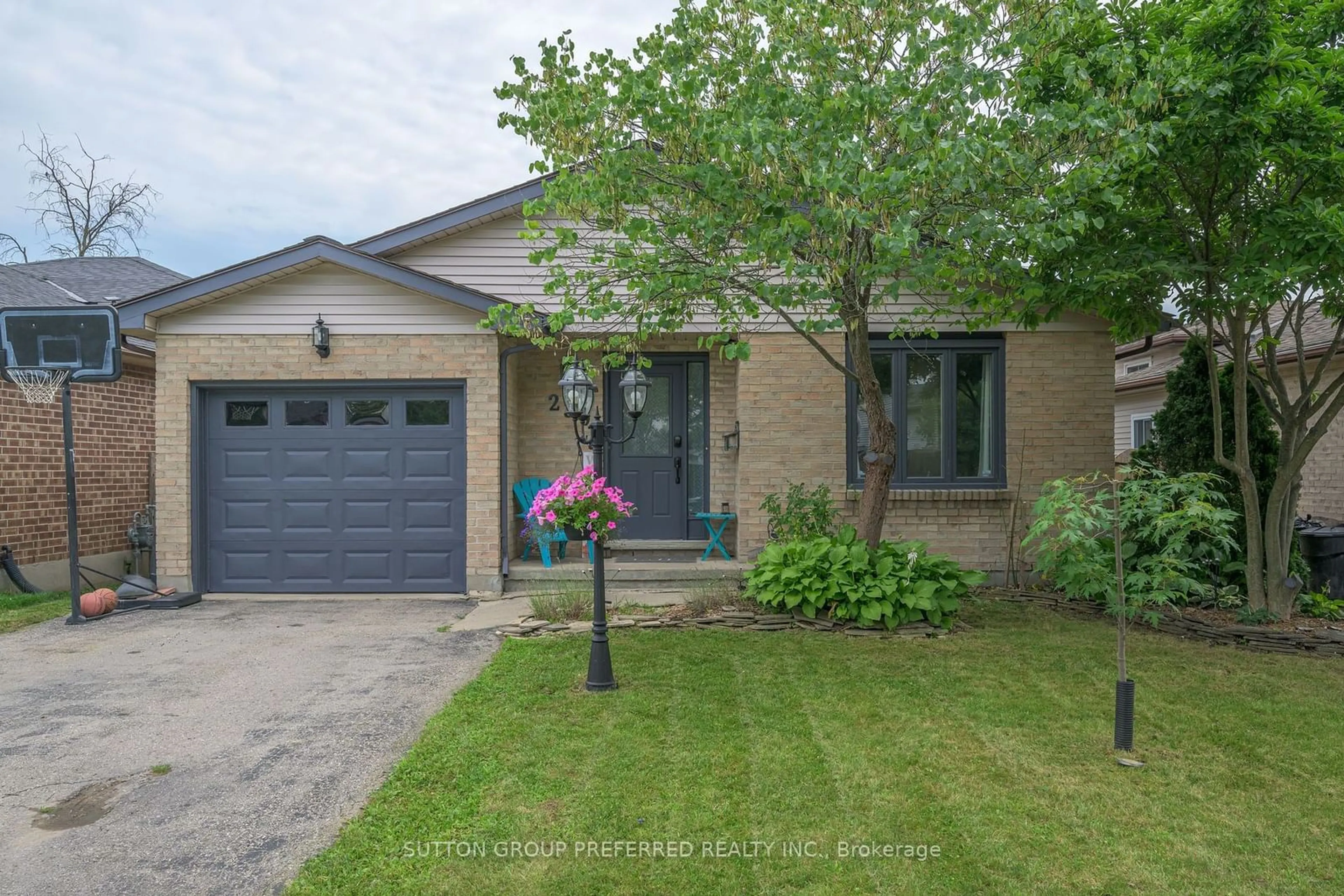 Frontside or backside of a home, the street view for 239 Portsmouth Cres, London Ontario N5V 4C9