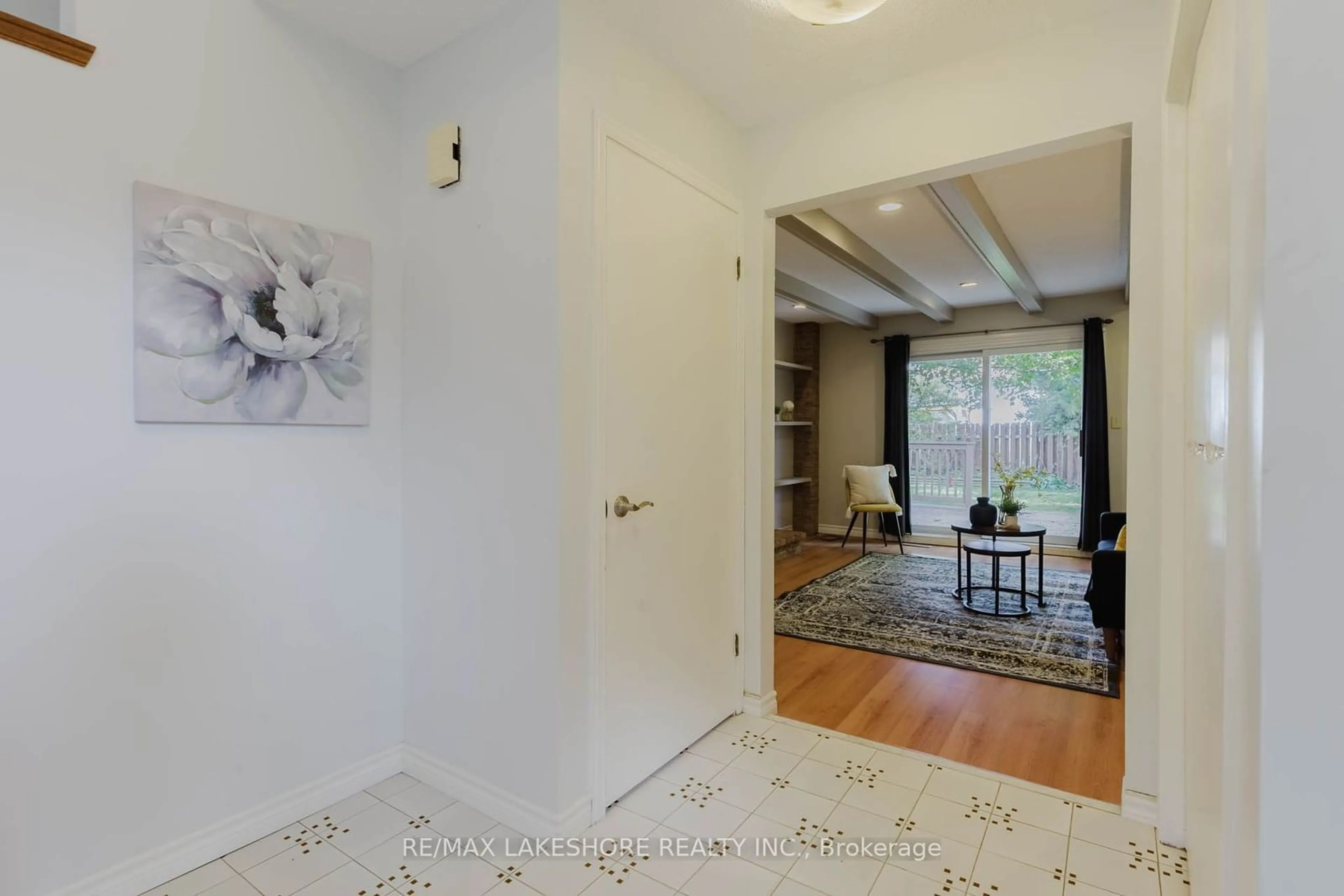 Indoor foyer, wood floors for 602 Mackechnie Cres, Cobourg Ontario K9A 4X8