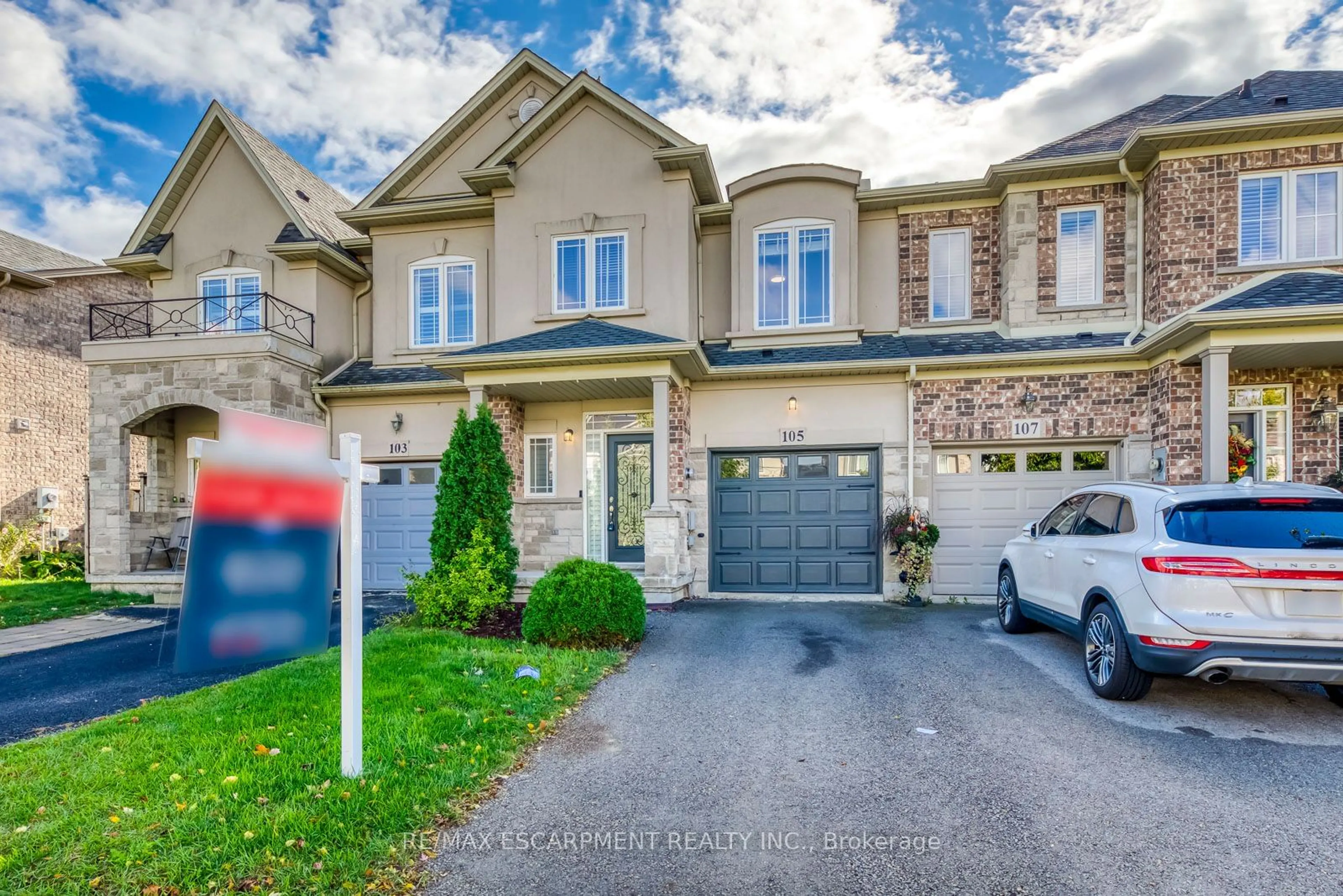 A pic from exterior of the house or condo, the street view for 105 Highgate Dr, Hamilton Ontario L8J 3P2