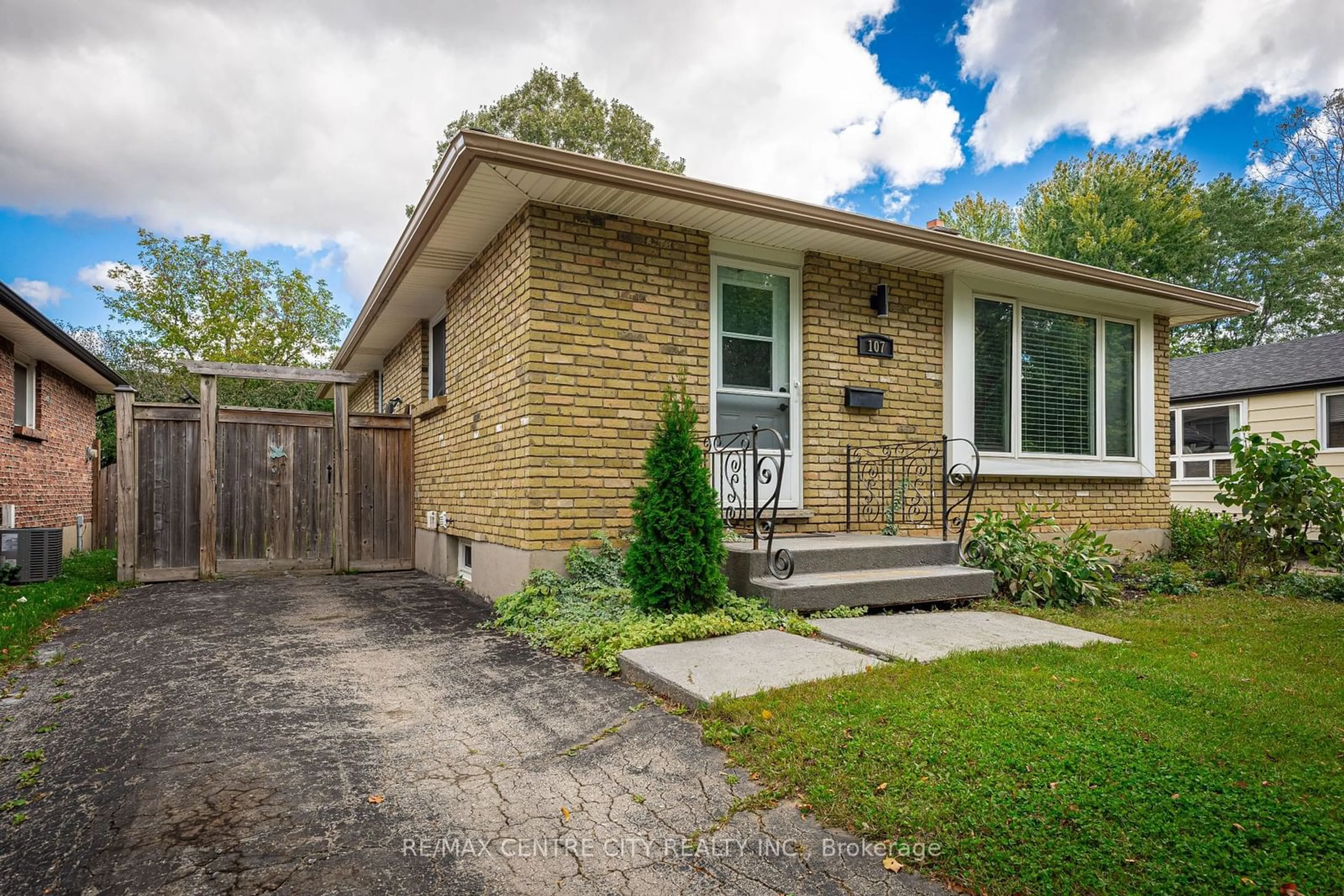 Frontside or backside of a home, the fenced backyard for 107 KINTAIL Cres, London Ontario N6E 1J4