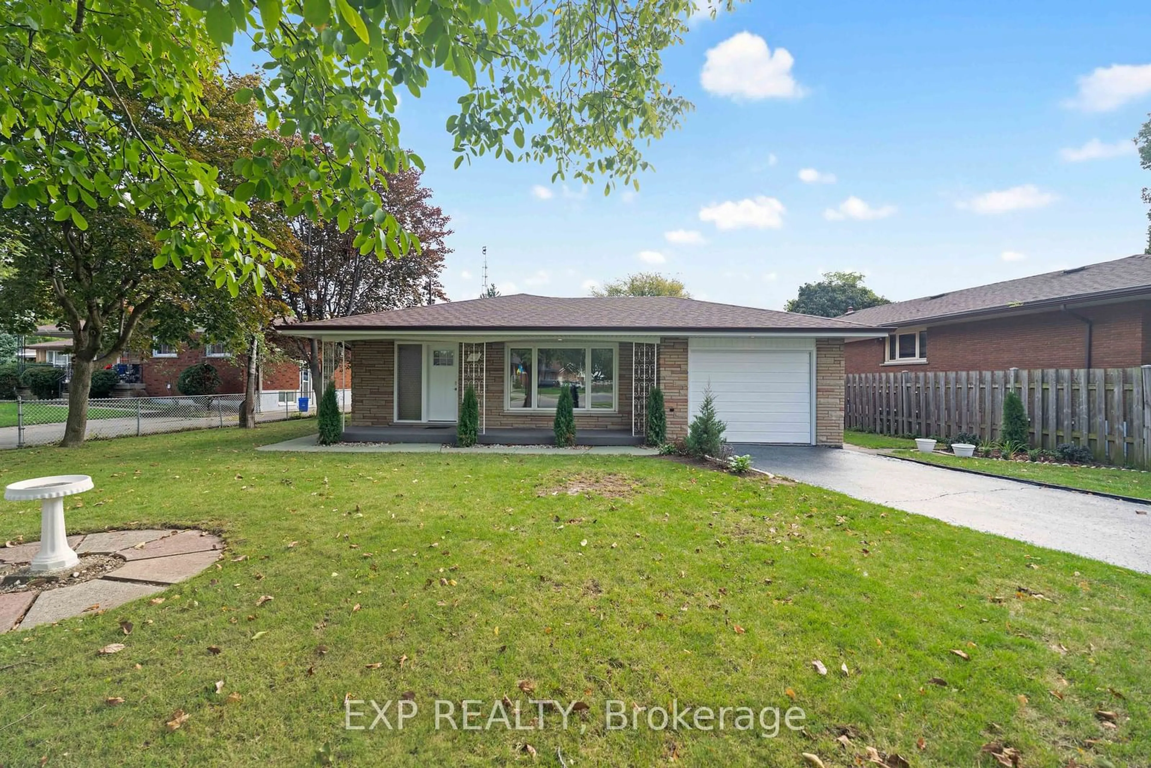 Frontside or backside of a home, the street view for 47 Sunrise Dr, Hamilton Ontario L8K 4C2