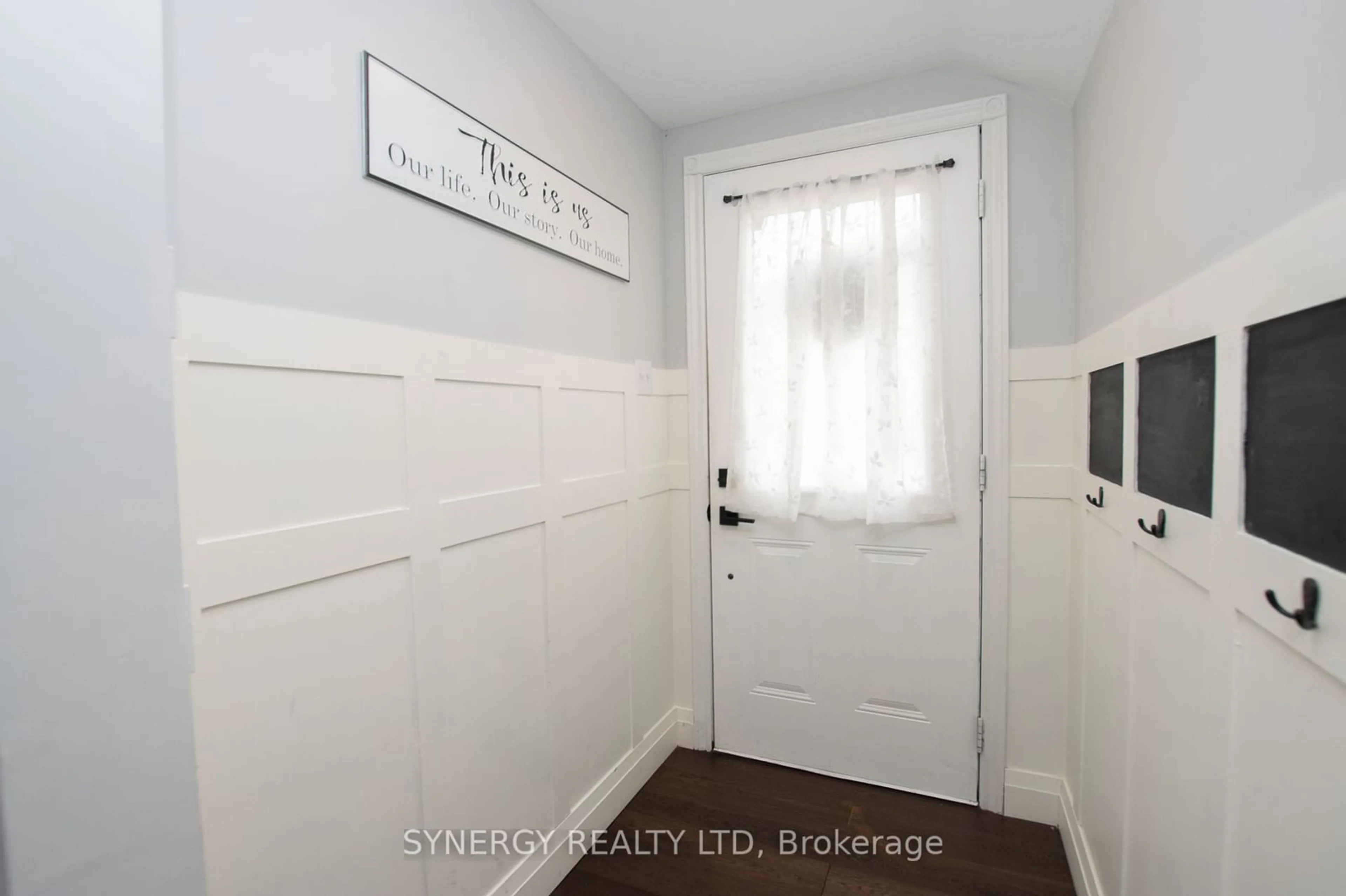 Indoor entryway for 230 Currie St, Southwest Middlesex Ontario N0L 1M0