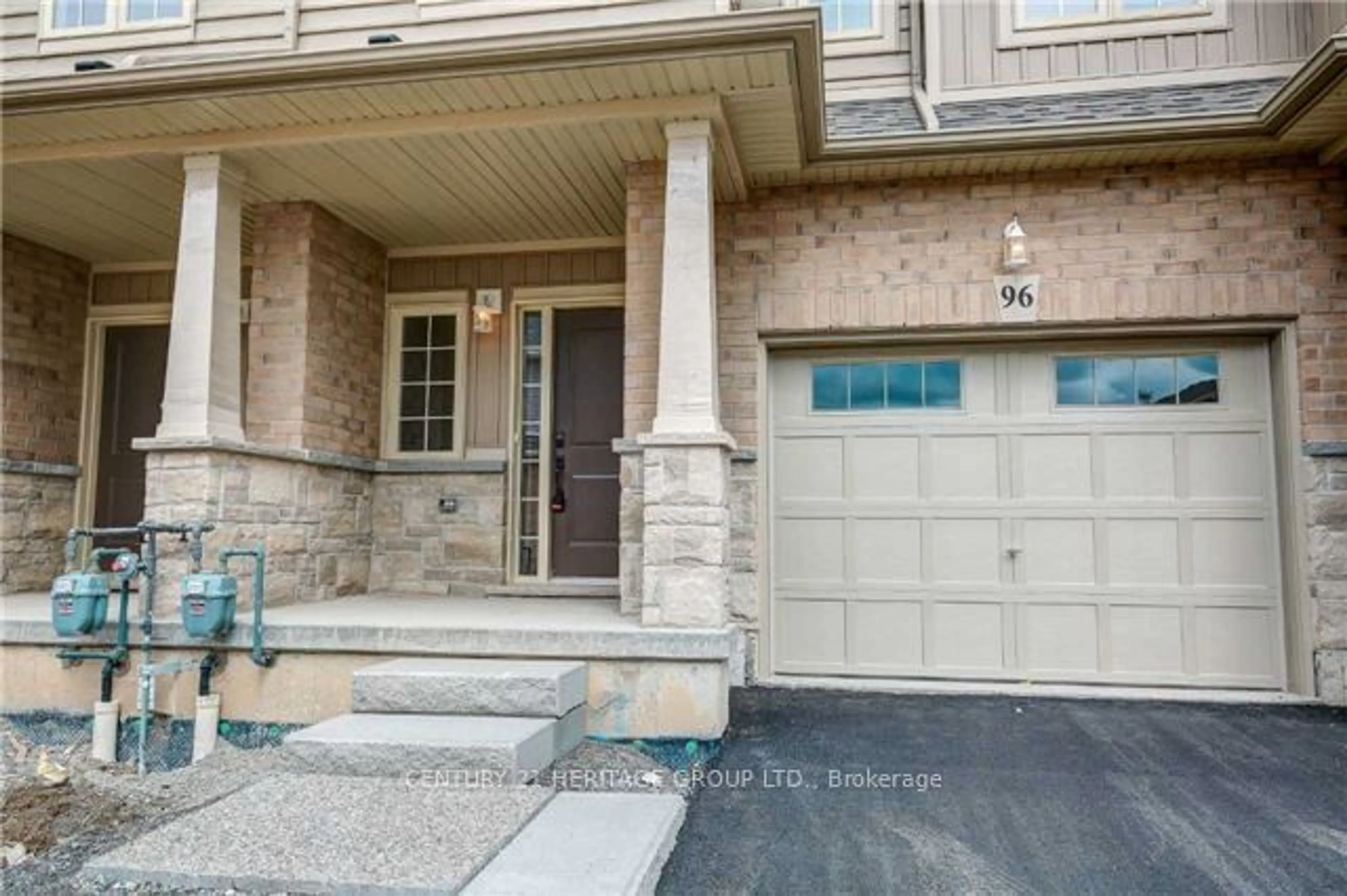 A pic from exterior of the house or condo, the street view for 96 Dunrobin Lane, Grimsby Ontario L3M 4E8