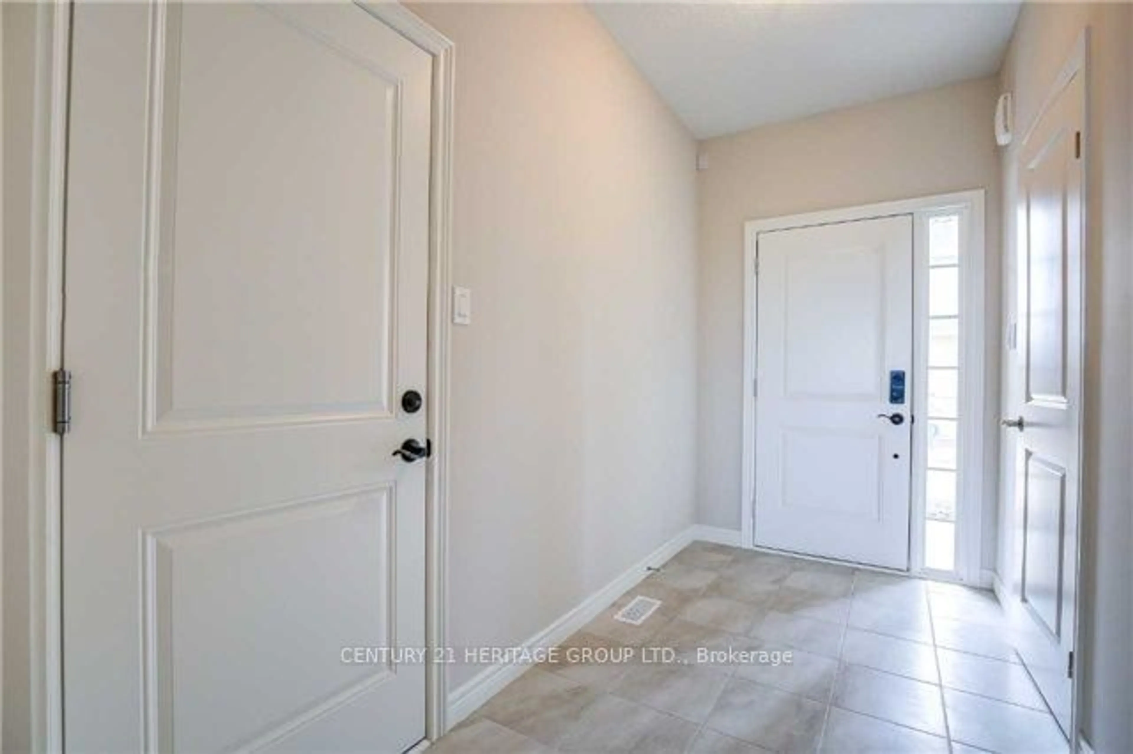 Indoor entryway, cement floor for 96 Dunrobin Lane, Grimsby Ontario L3M 4E8