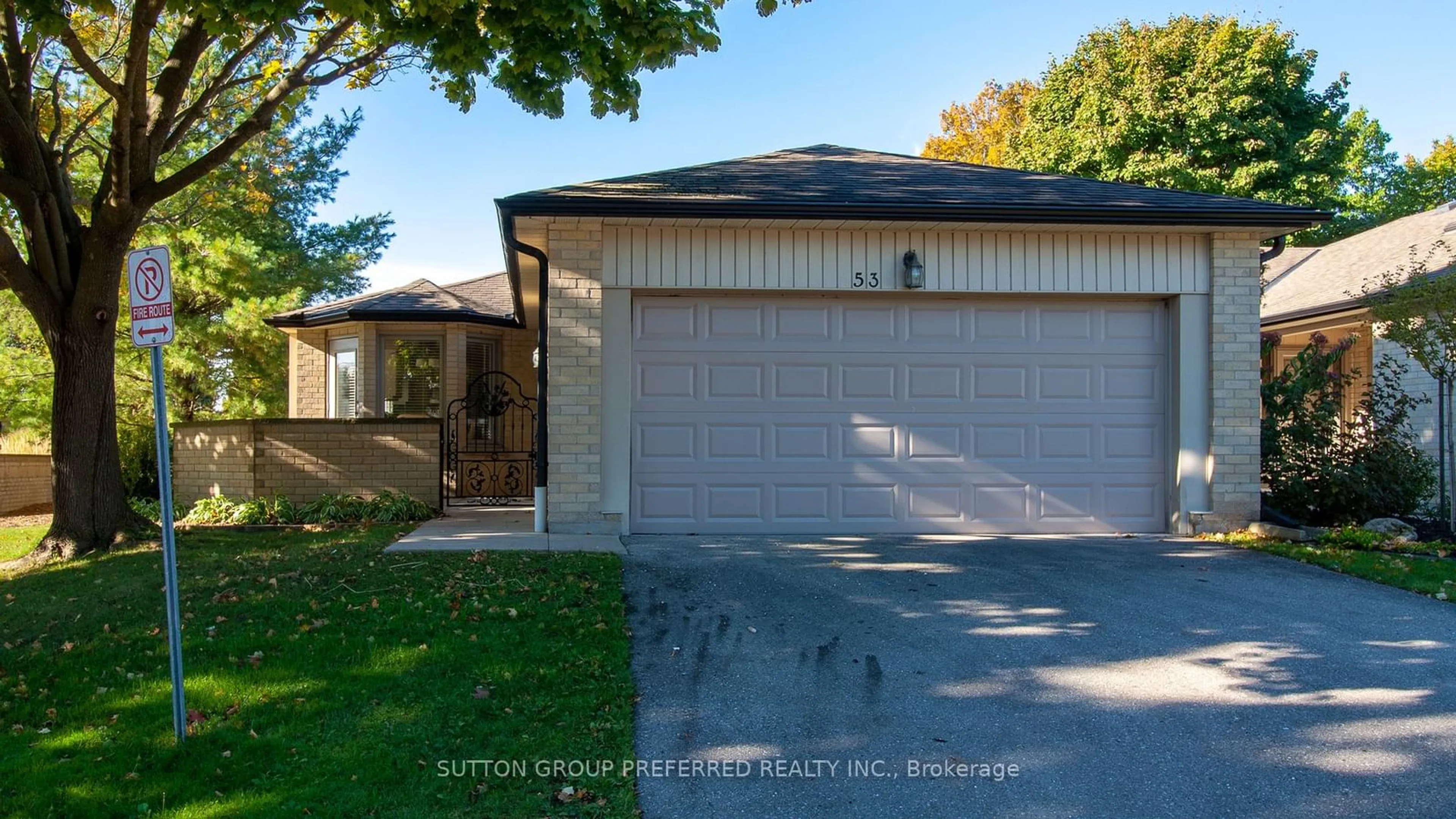 Frontside or backside of a home, the street view for 93 Pine Valley Gate #53, London Ontario N6J 4L7