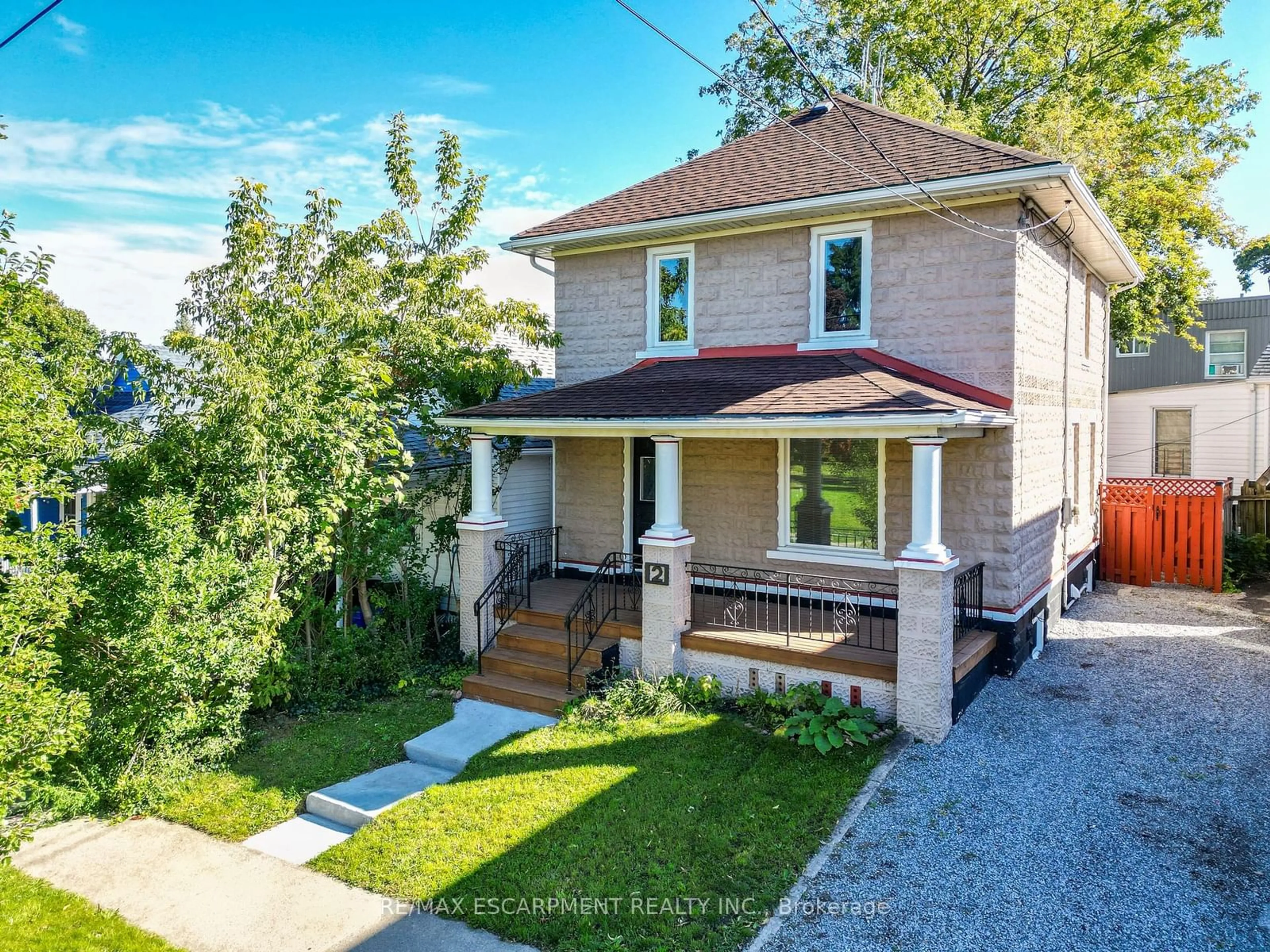 Frontside or backside of a home, cottage for 2 Berryman Ave, St. Catharines Ontario L2R 3W9