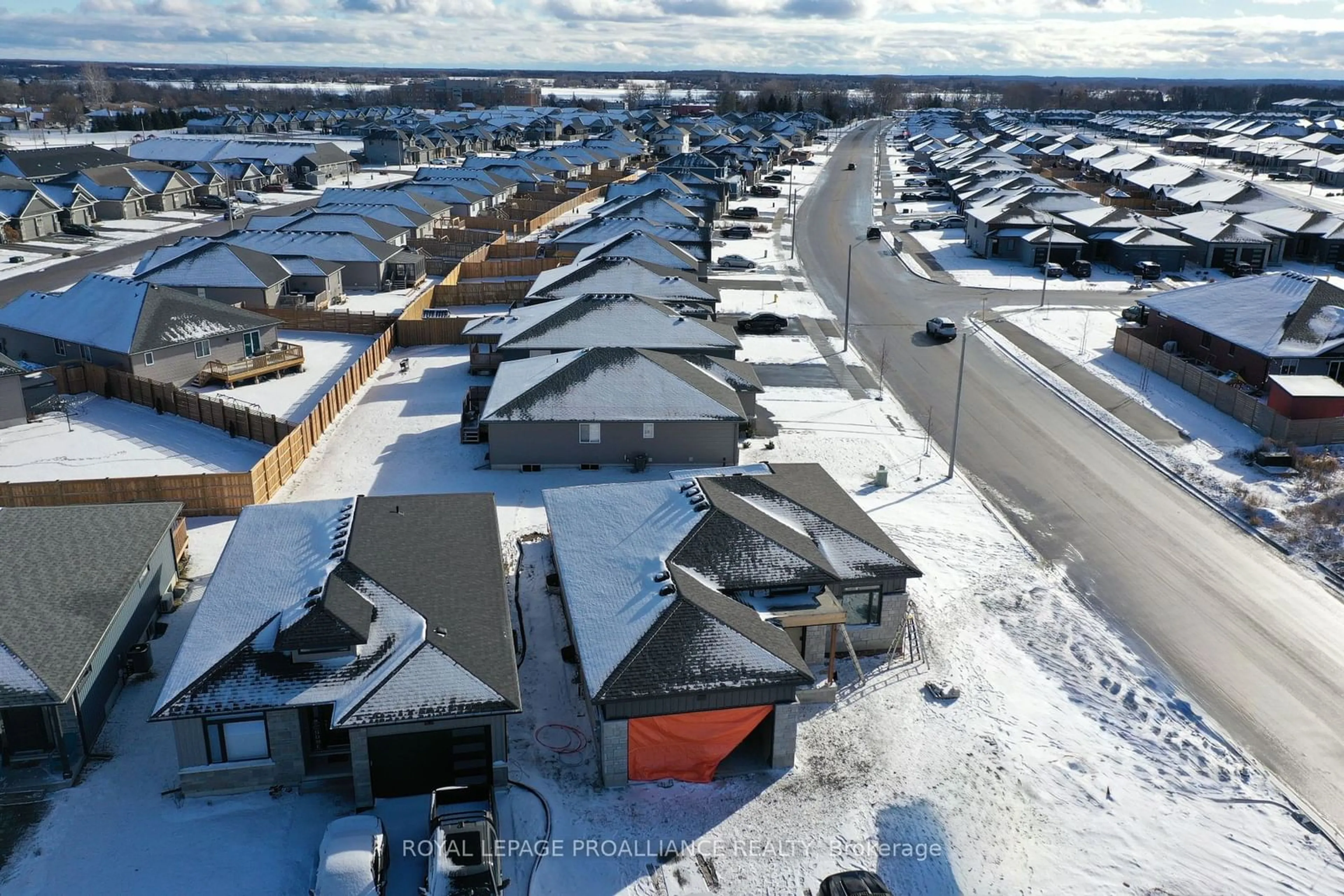 A pic from outside/outdoor area/front of a property/back of a property/a pic from drone, street for 60 Hastings Park Dr, Belleville Ontario K8P 0H7