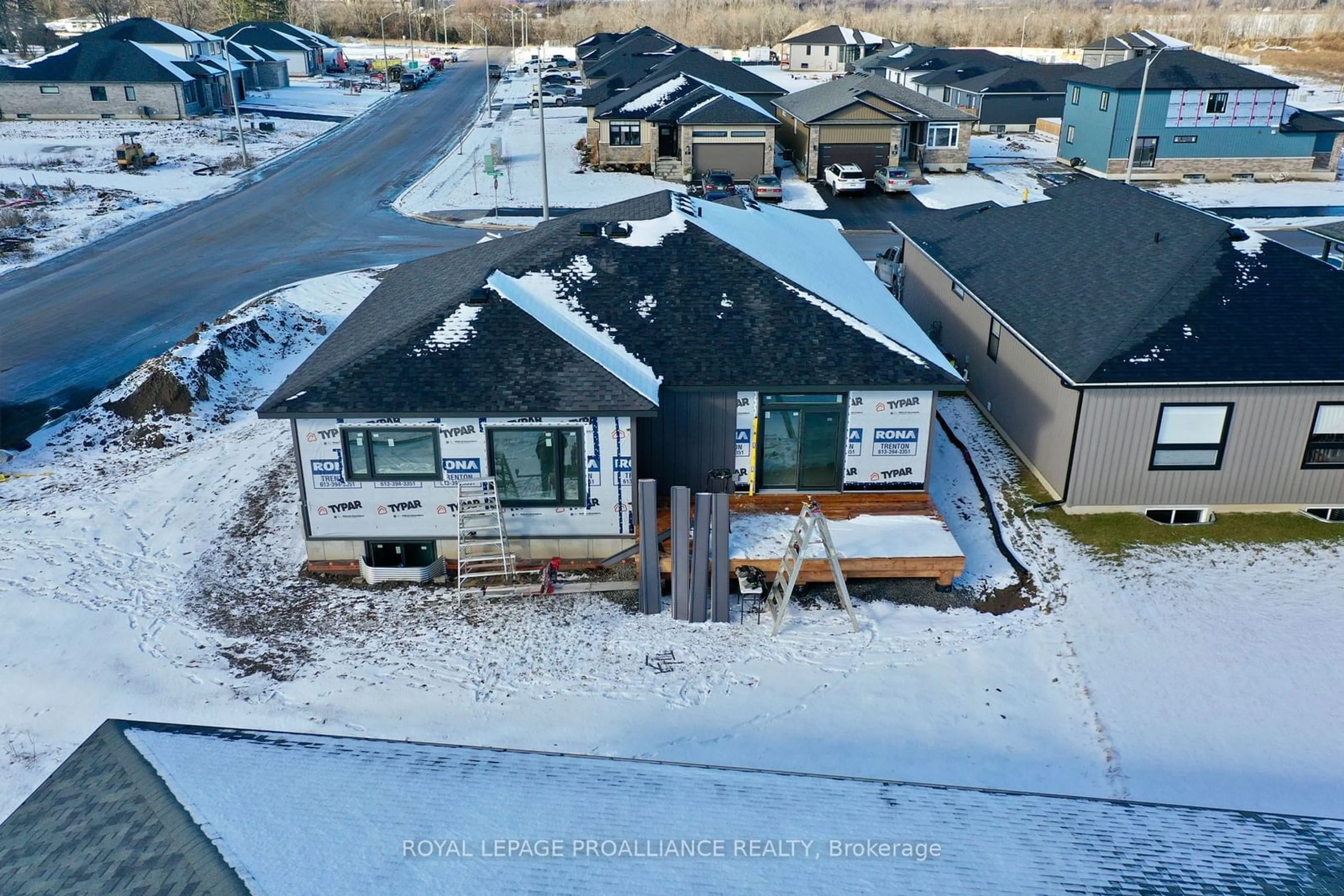 A pic from outside/outdoor area/front of a property/back of a property/a pic from drone, unknown for 60 Hastings Park Dr, Belleville Ontario K8P 0H7