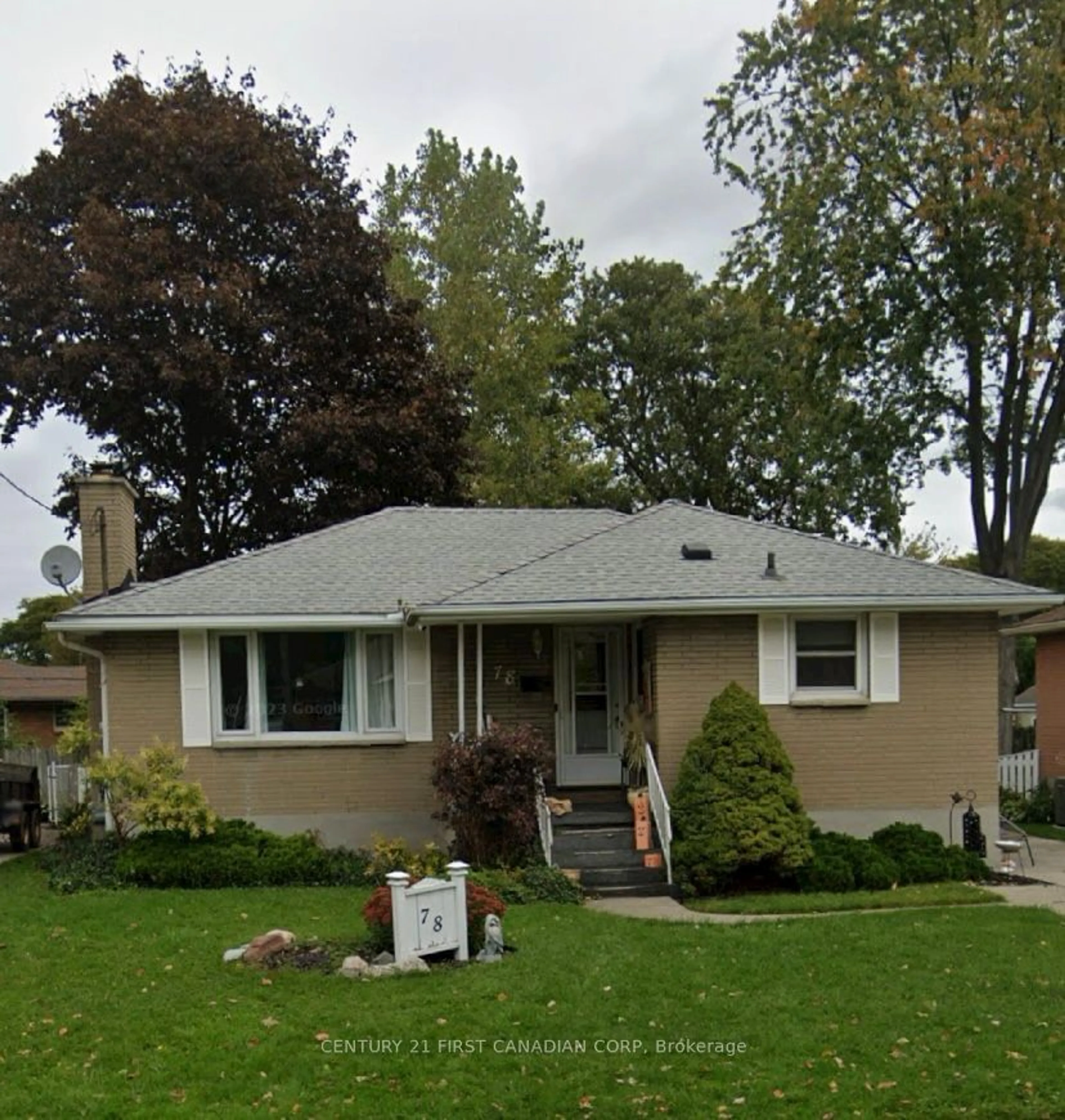 Frontside or backside of a home, the street view for 78 Massey Cres, Sarnia Ontario N7S 2P7