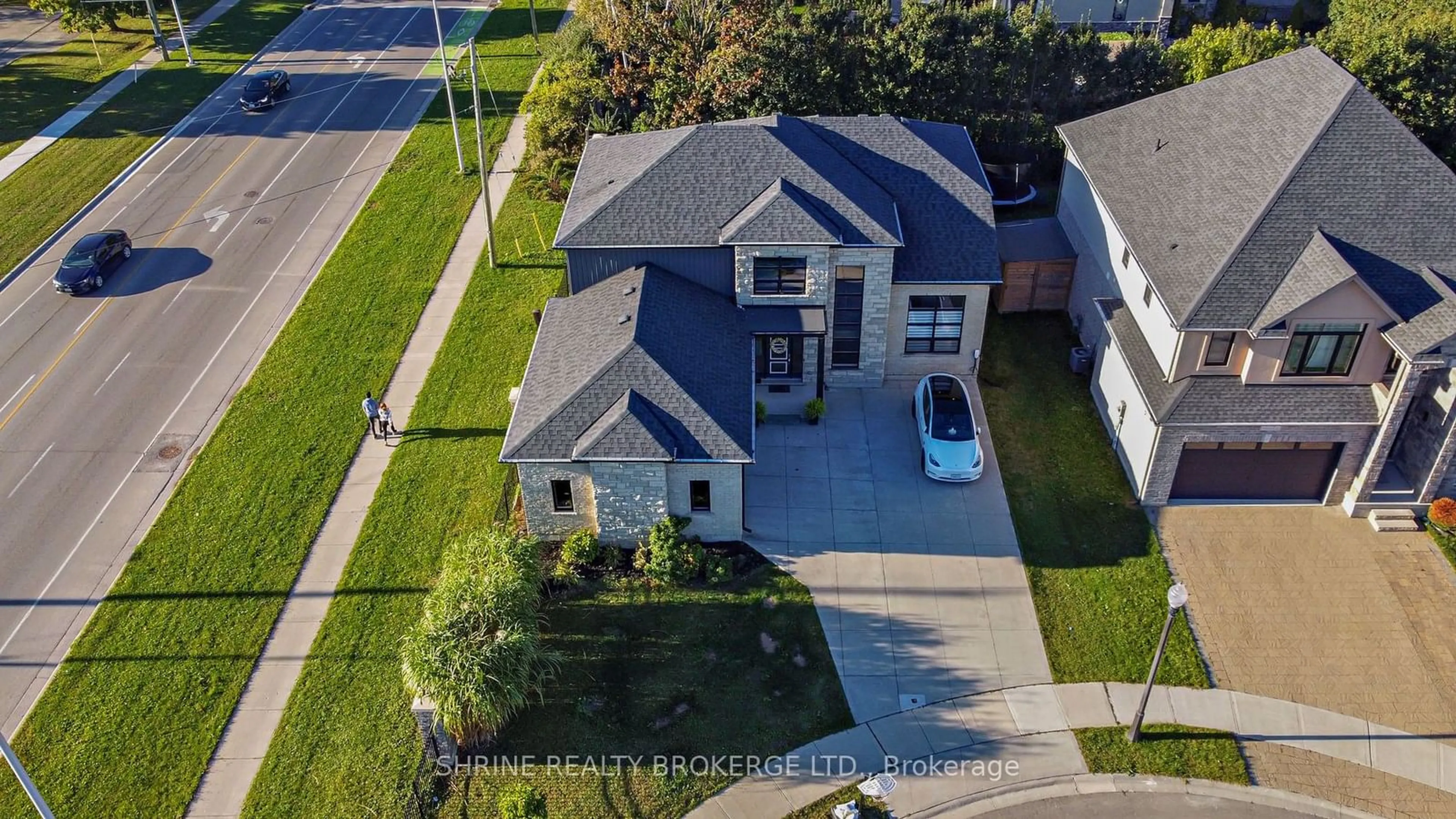 A pic from outside/outdoor area/front of a property/back of a property/a pic from drone, street for 798 Hickorystick Key, London Ontario N6G 0M9