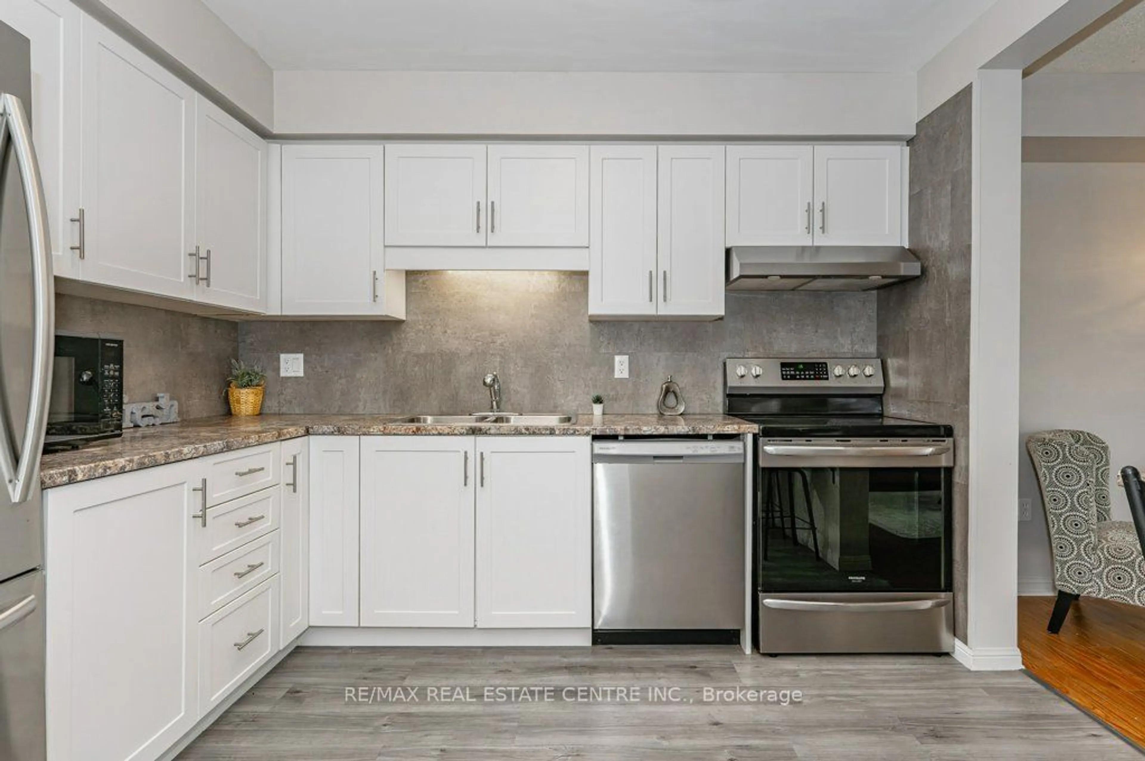 Standard kitchen, wood floors for 124 Gosling Gdns #52, Guelph Ontario N1G 5K6