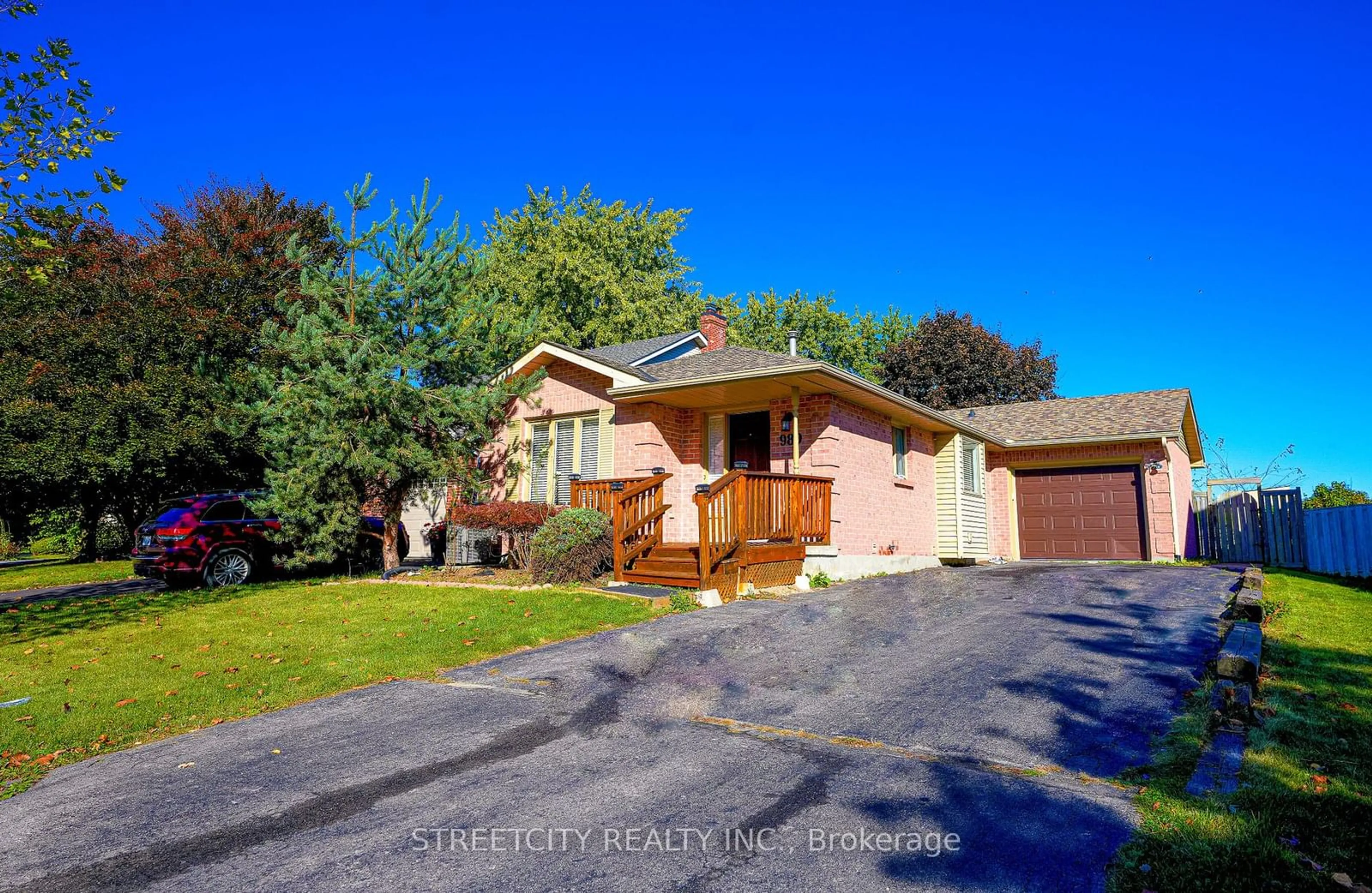 Frontside or backside of a home, cottage for 980 Thistledown Way, London Ontario N6G 4L7