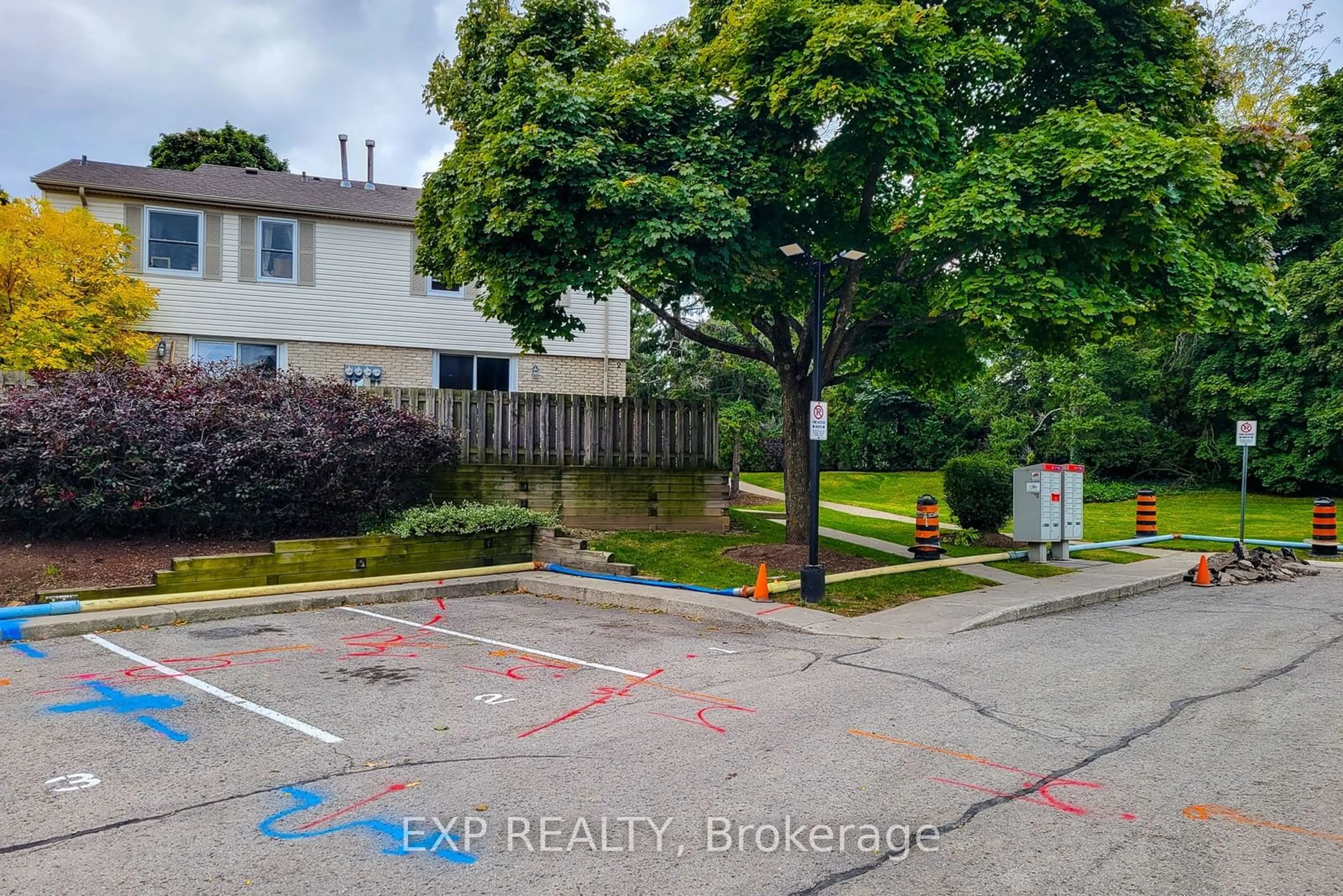 Frontside or backside of a home, the street view for 1300 Upper Ottawa St #2, Hamilton Ontario L8W 1M8