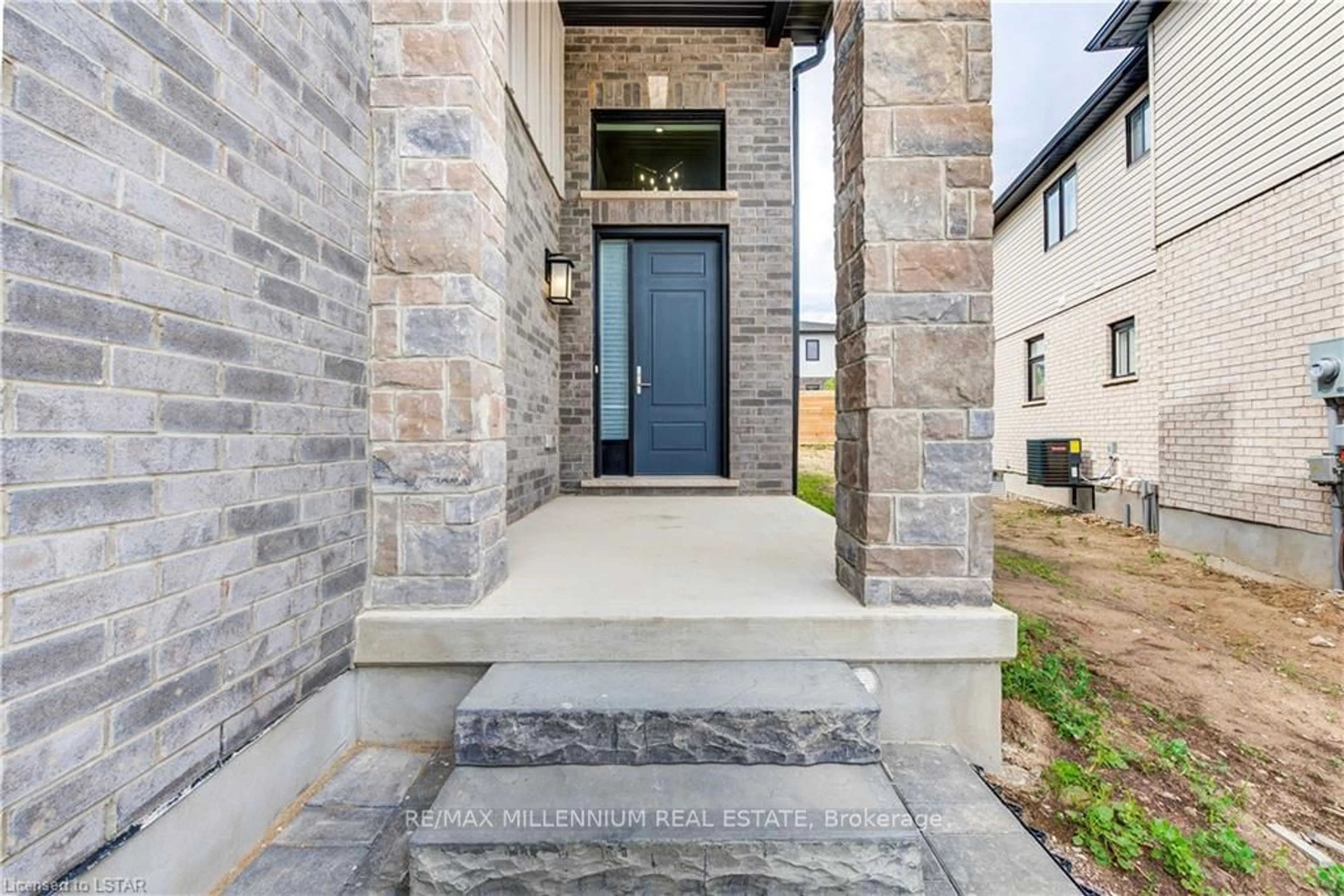 Indoor entryway for 1774 Brunson Way, London Ontario N6K 0H1