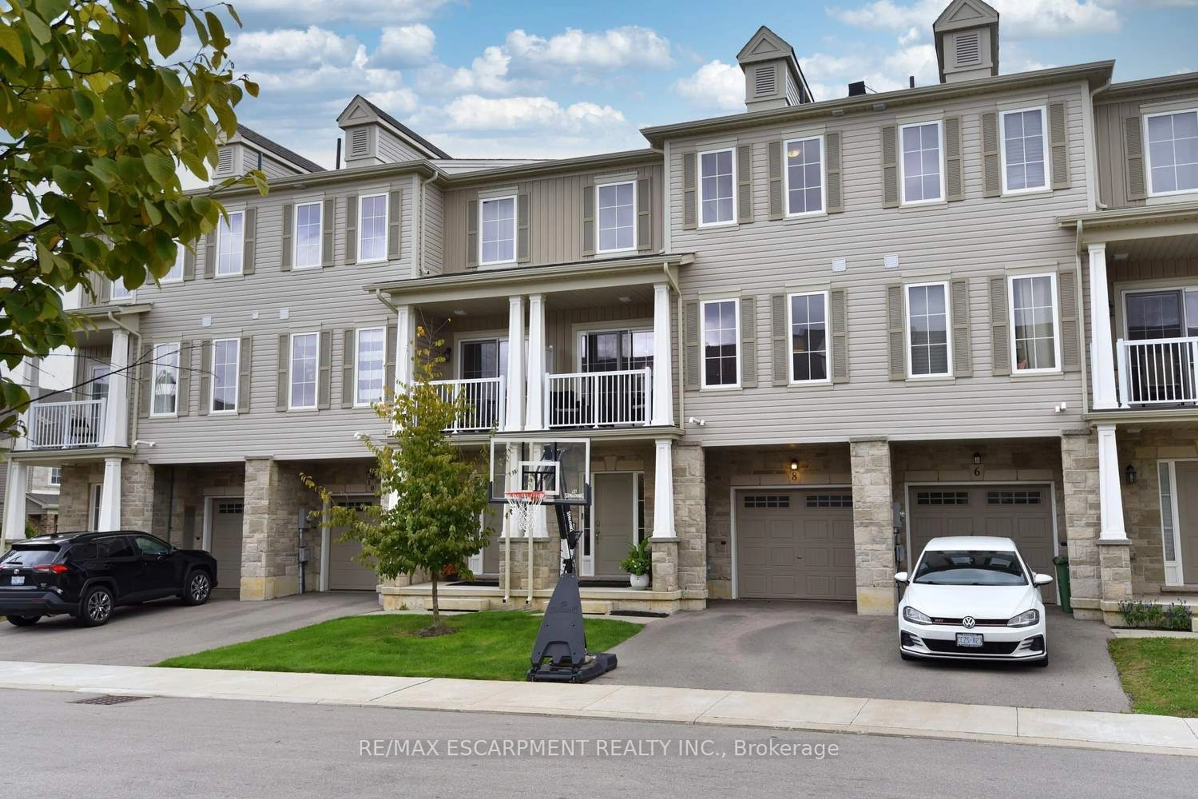 A pic from exterior of the house or condo, the street view for 8 SHARP Dr, Hamilton Ontario L9K 0J9