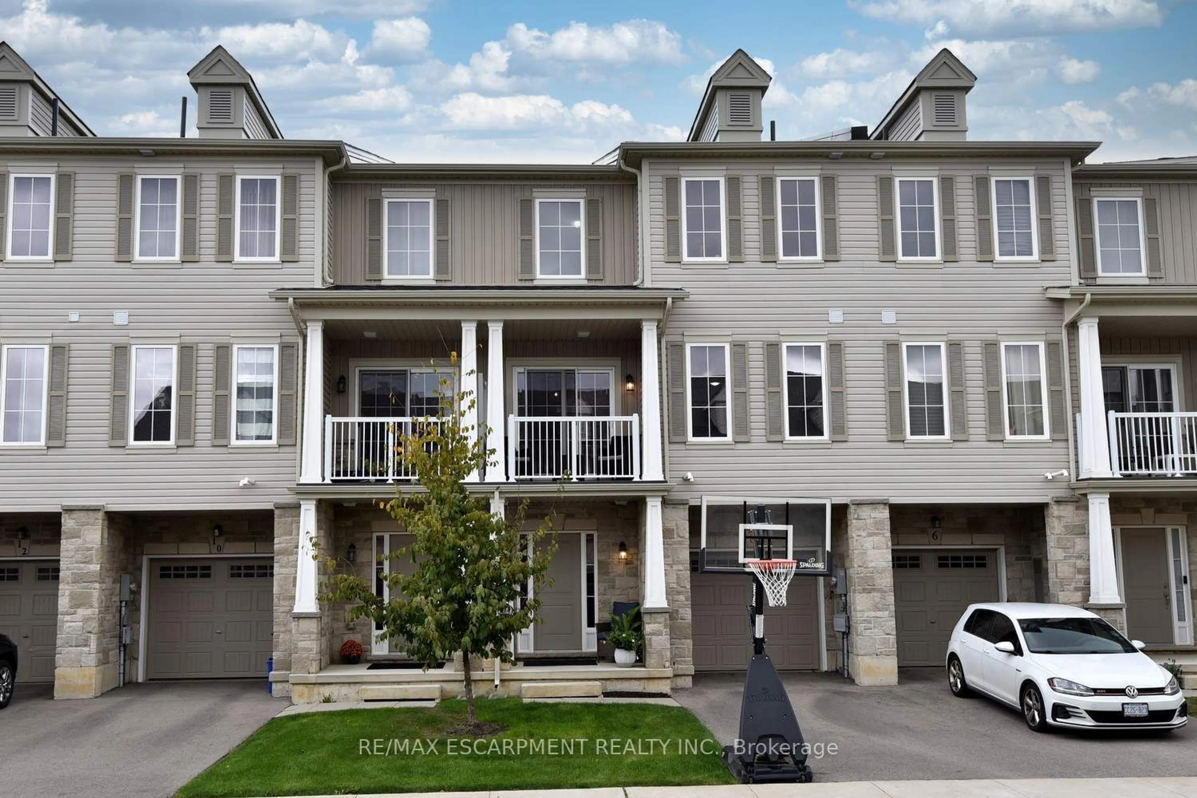 A pic from exterior of the house or condo, the street view for 8 SHARP Dr, Hamilton Ontario L9K 0J9