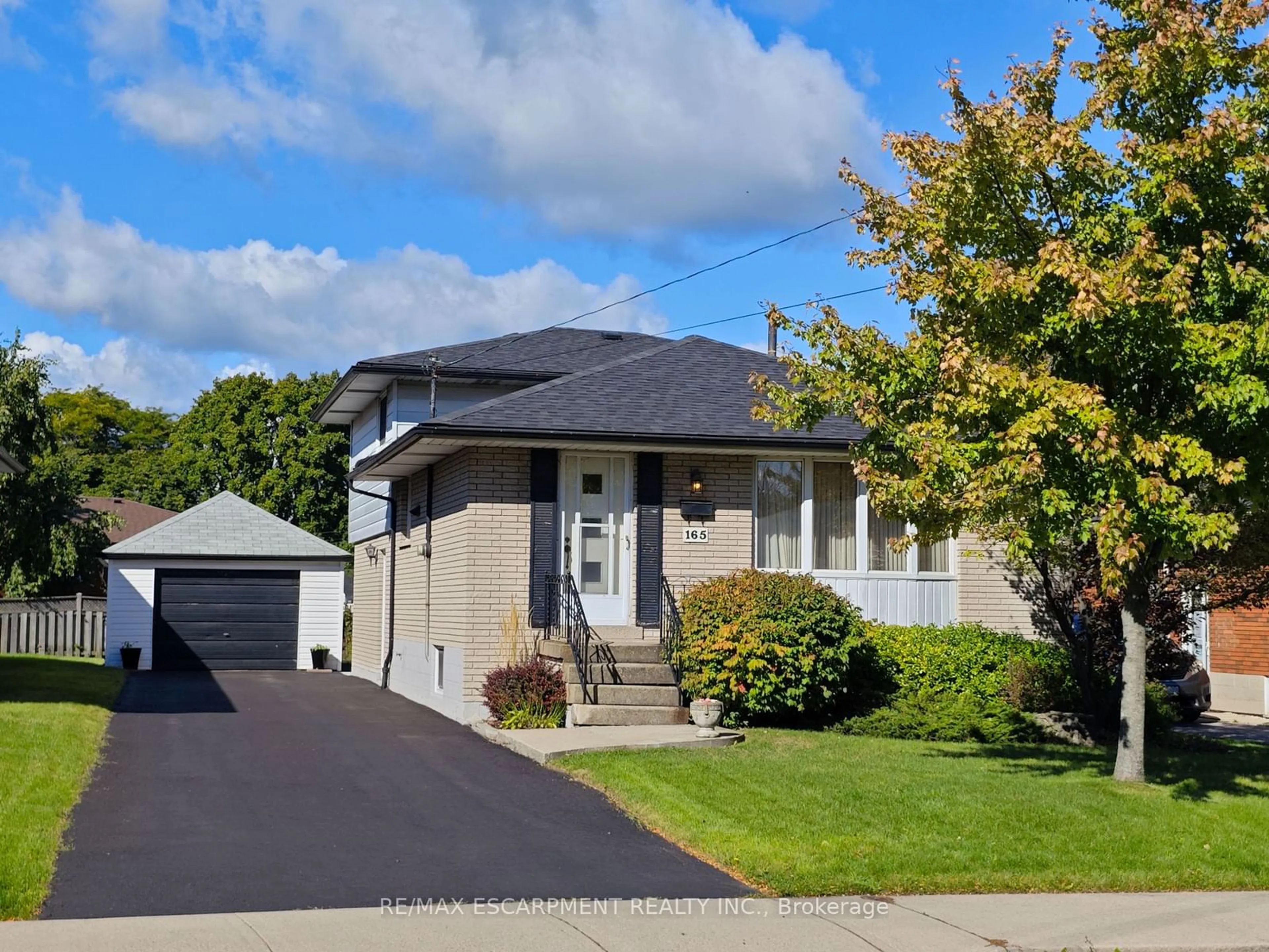 Frontside or backside of a home, the street view for 165 HOOVER Cres, Hamilton Ontario L9A 3H2