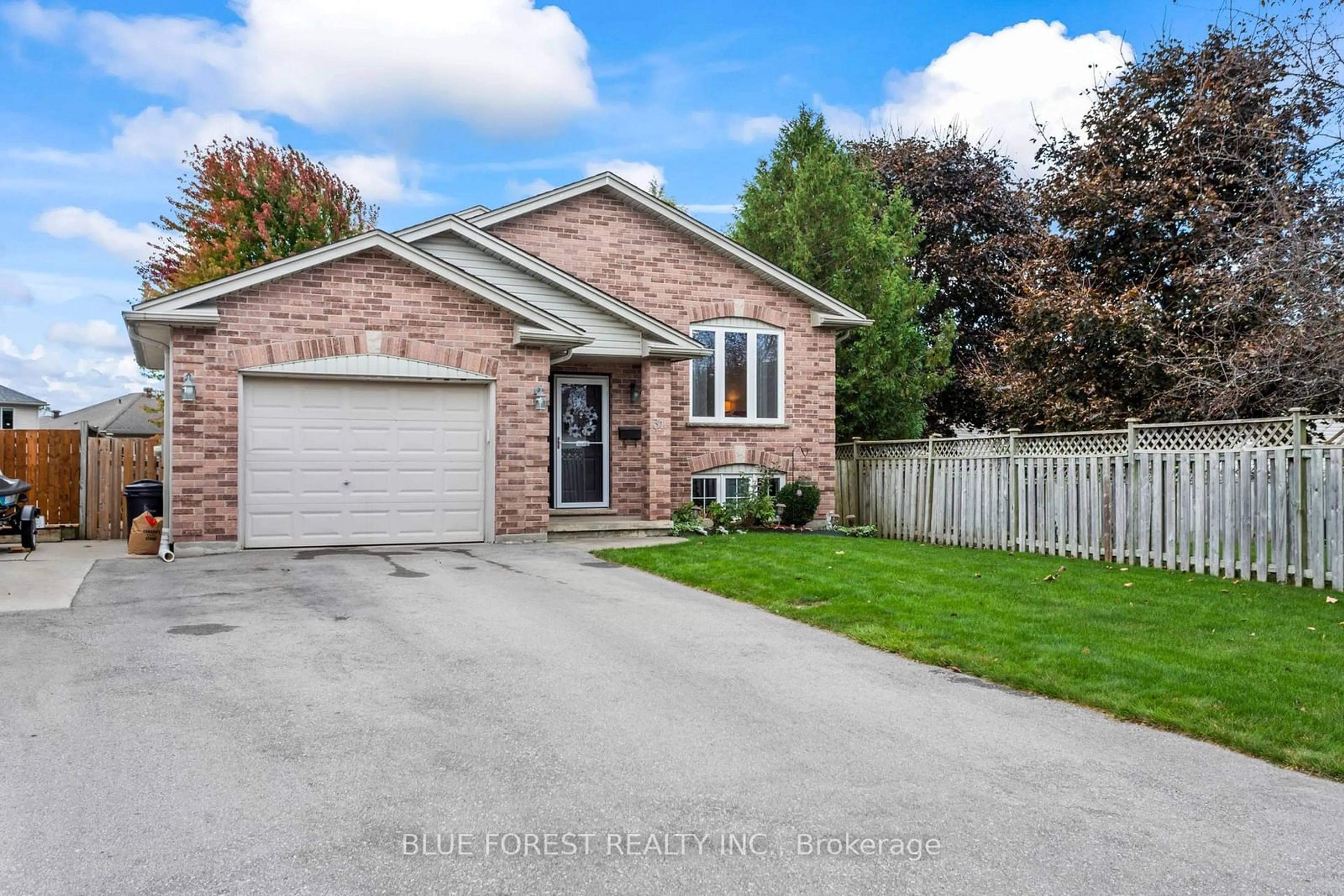 Home with brick exterior material for 31 Dartmouth Dr, London Ontario N5V 4T8