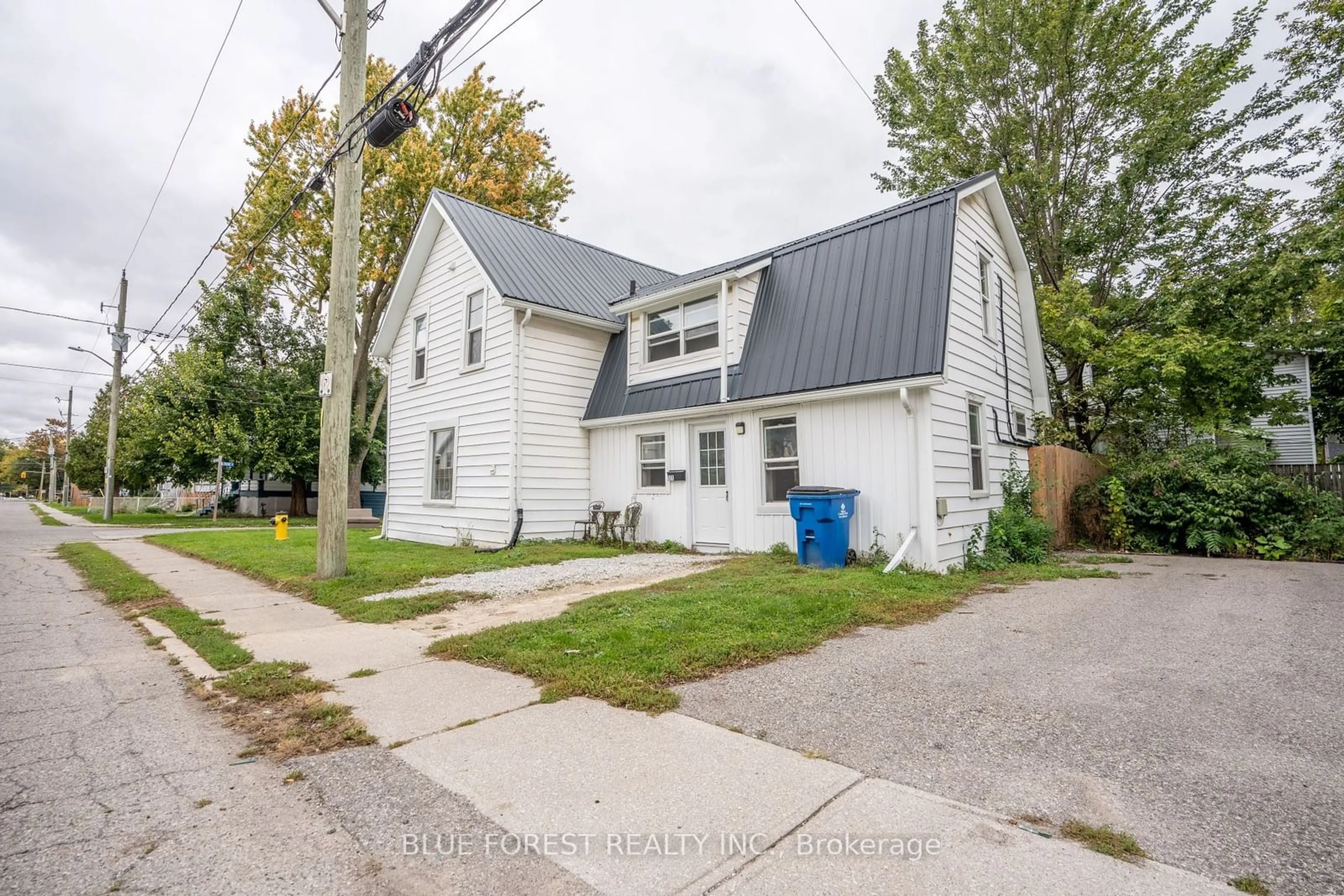 Frontside or backside of a home, the street view for 171 Raleigh St, Chatham-Kent Ontario N7M 2N6