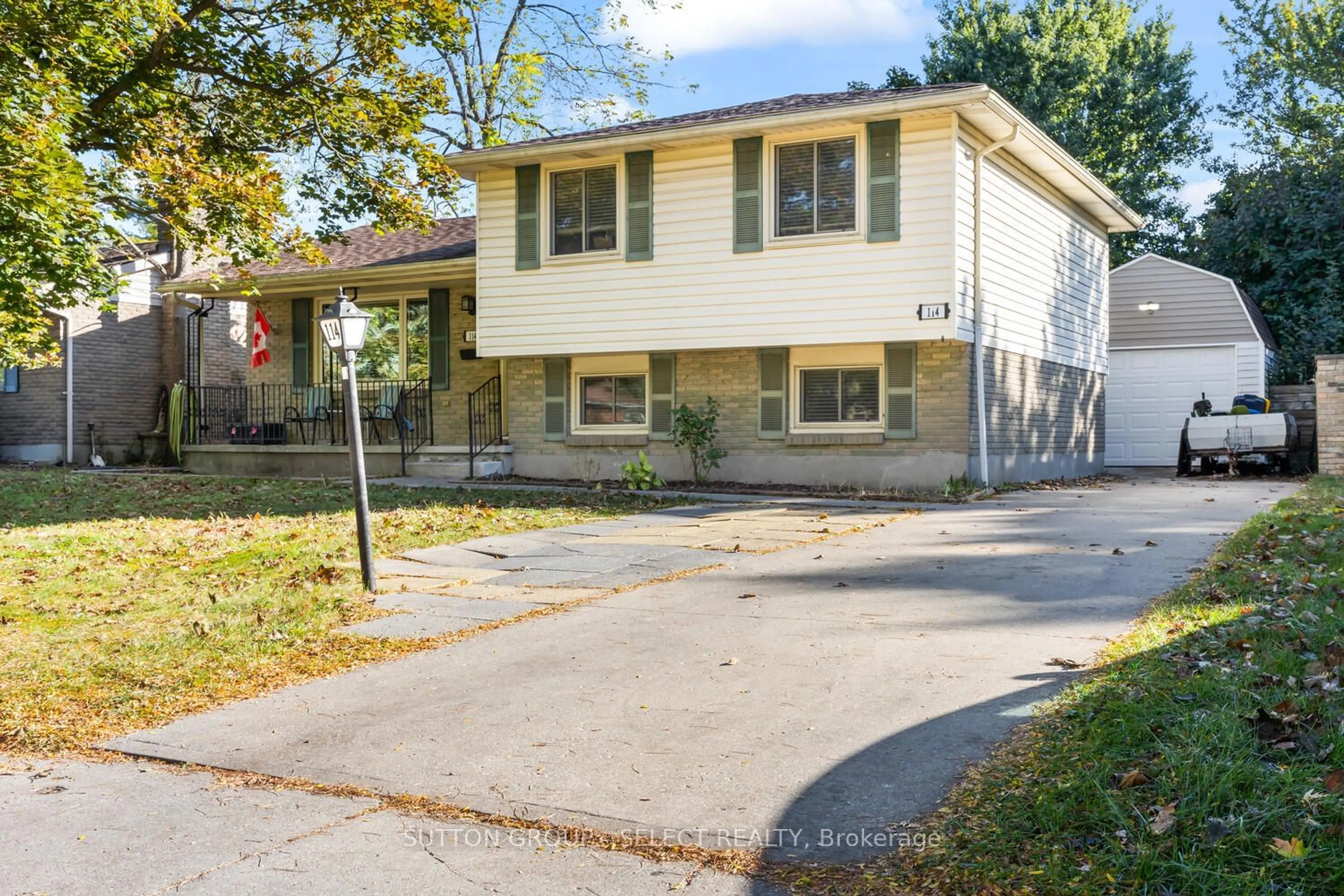 Frontside or backside of a home, the street view for 114 St Lawrence Blvd, London Ontario N6J 2X1