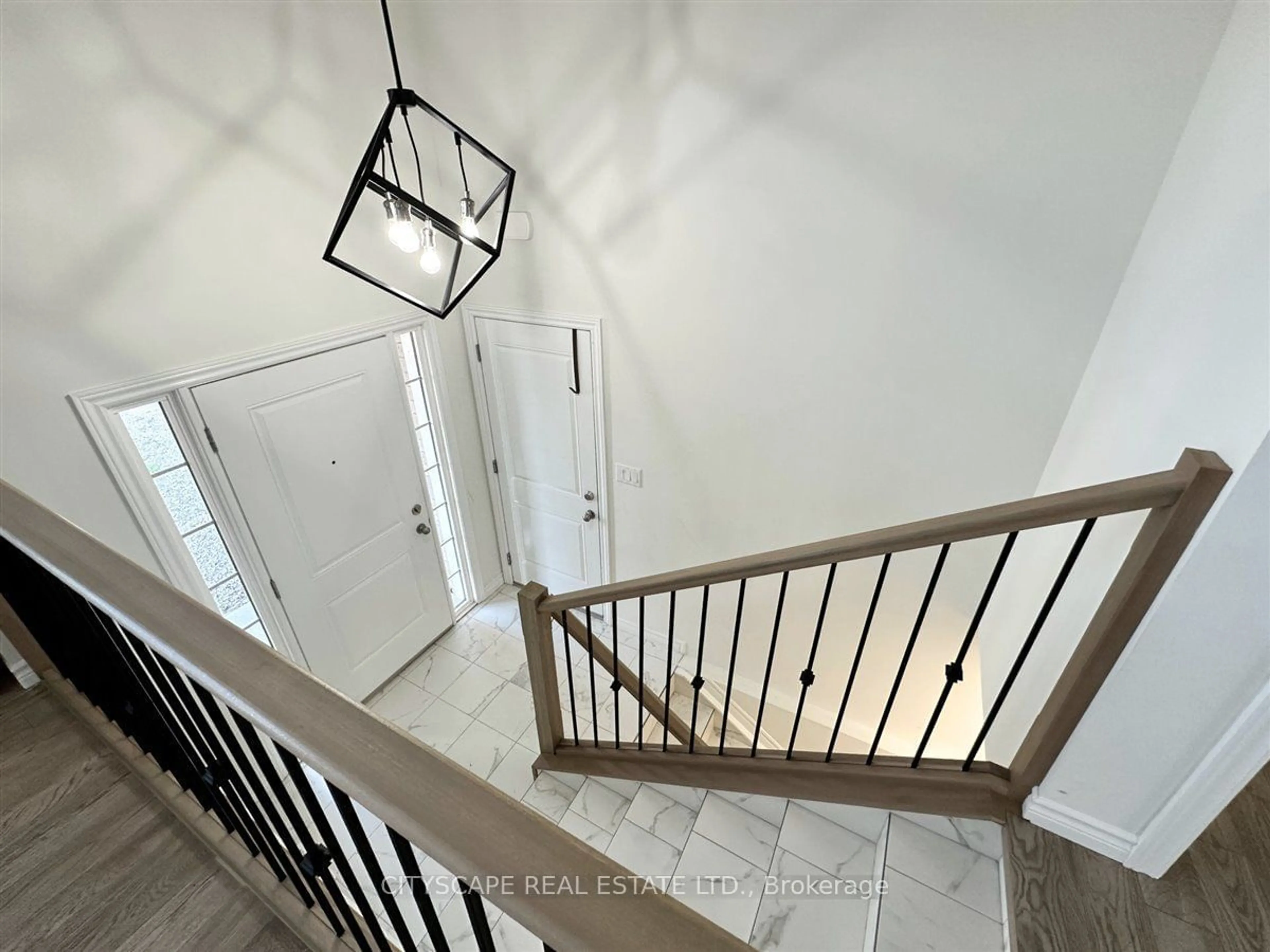 Indoor entryway, cement floor for 1057 Aspen Ridge Cres, Lakeshore Ontario N0R 1A0