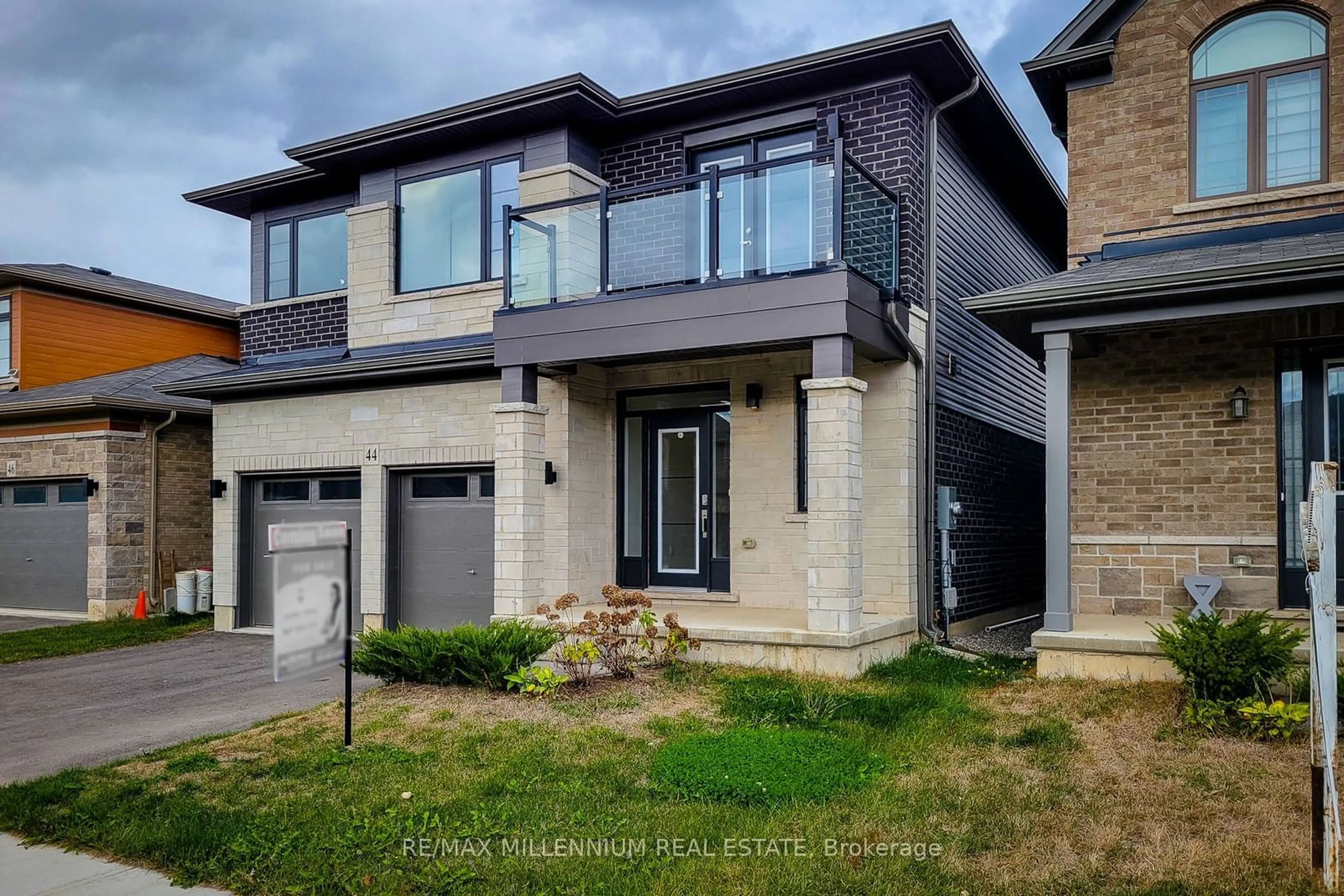 Frontside or backside of a home, the street view for 44 WHITTON Dr, Brant Ontario N3T 5L5