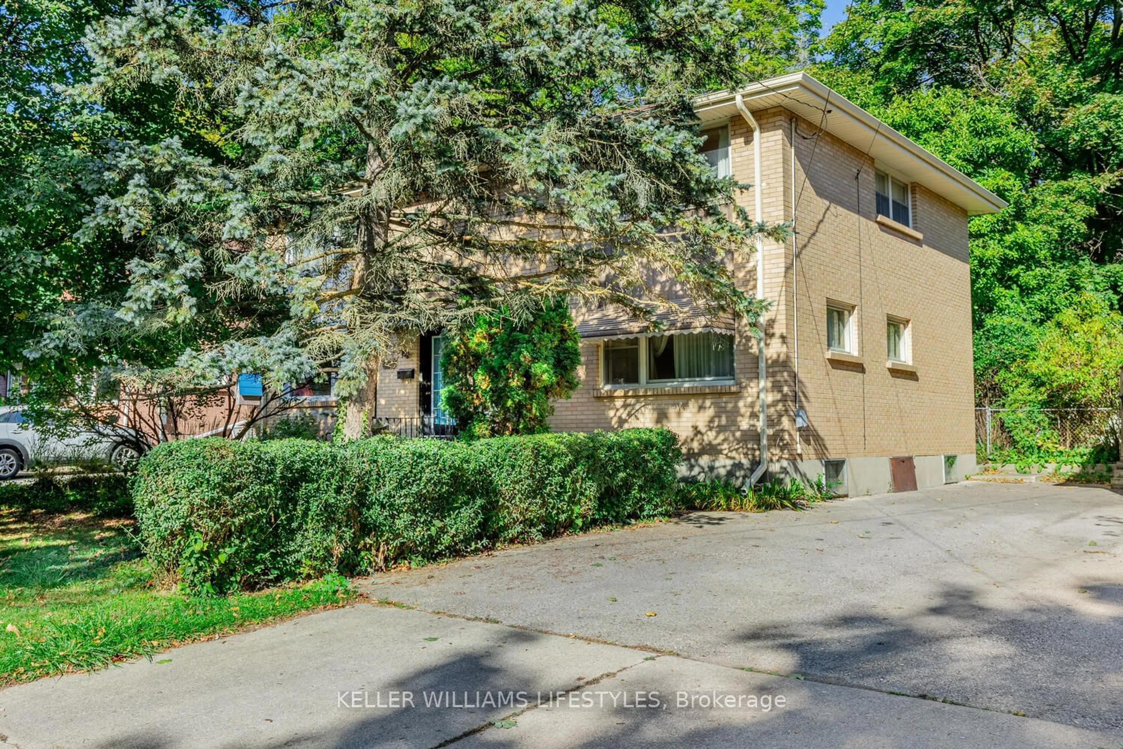 A pic from exterior of the house or condo, the street view for 290 Maurice St, London Ontario N6H 1C5