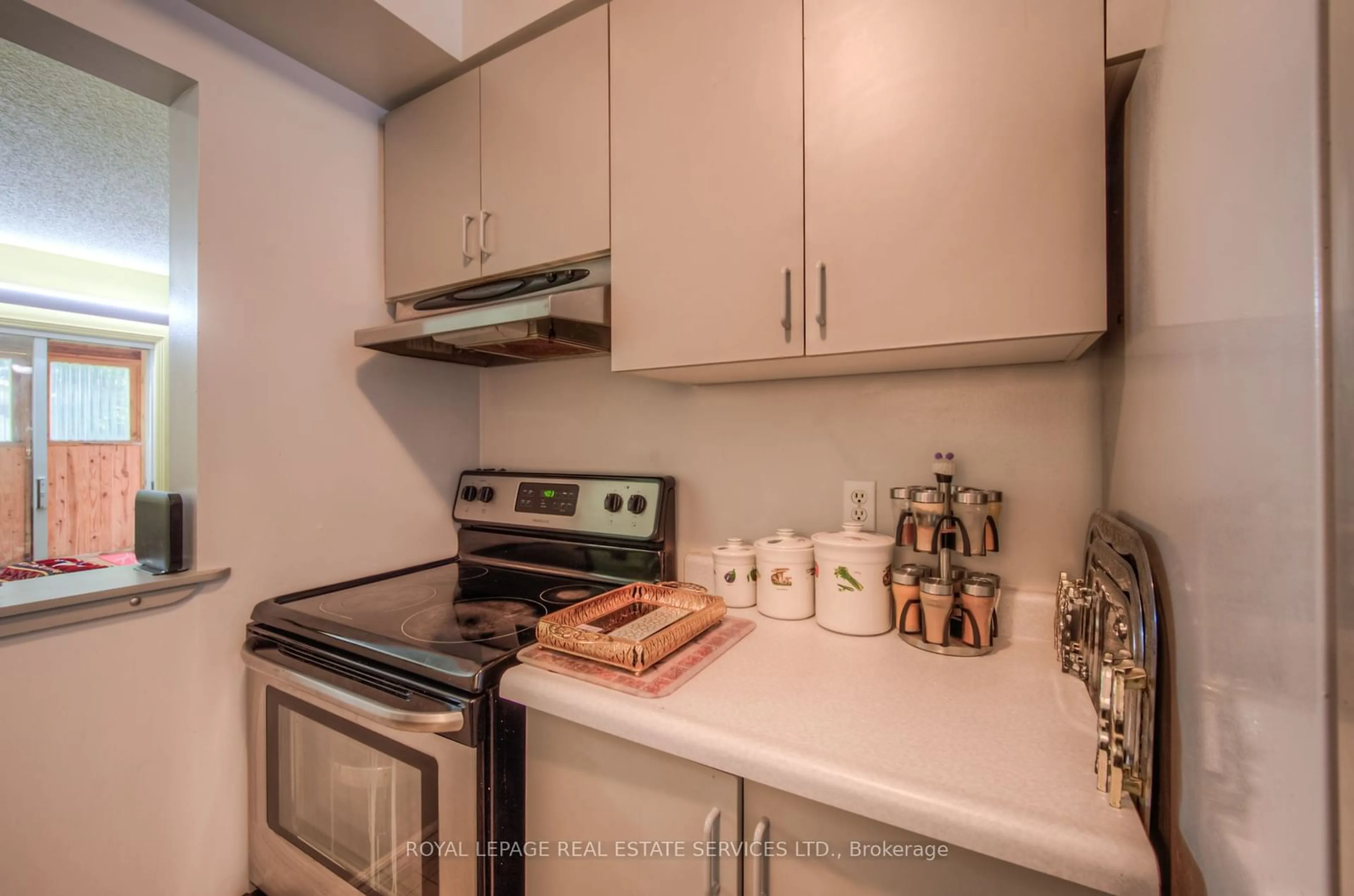 Standard kitchen for 451 Auden Rd, Guelph Ontario N1E 6V7