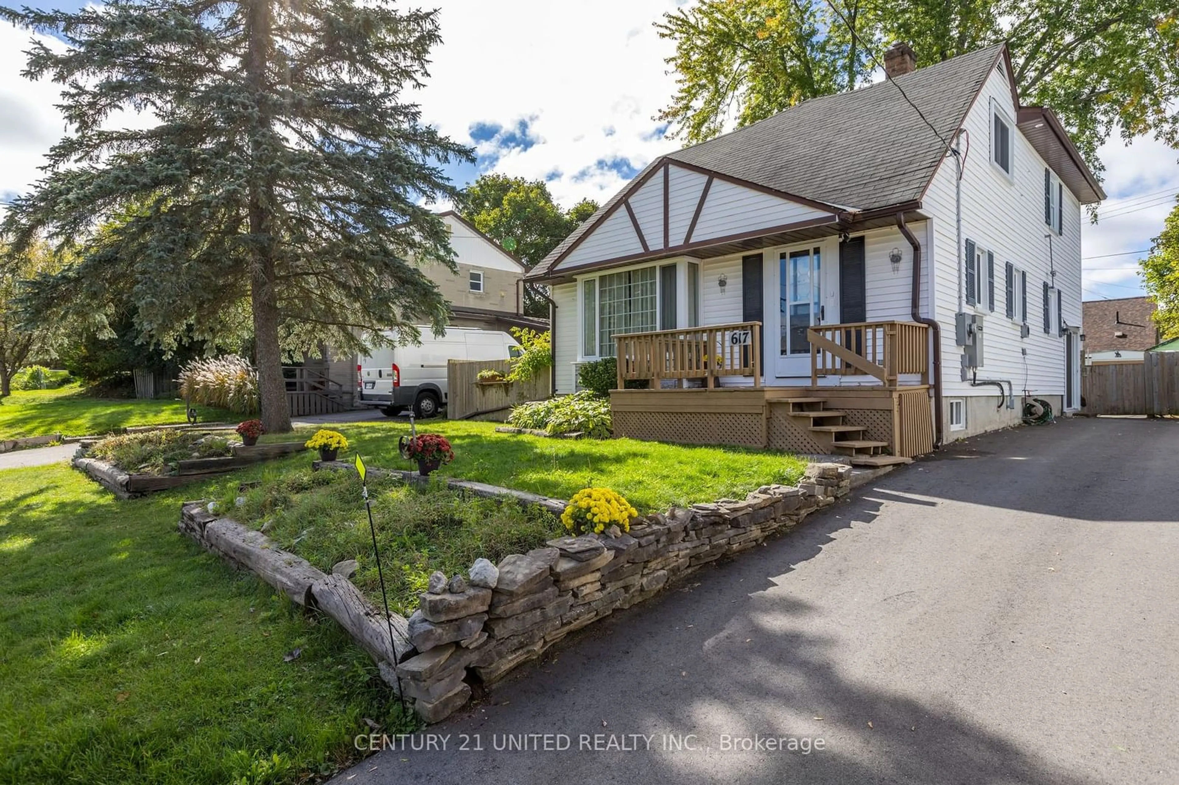 Frontside or backside of a home, cottage for 617 Watts Ave, Peterborough Ontario K9H 2C6